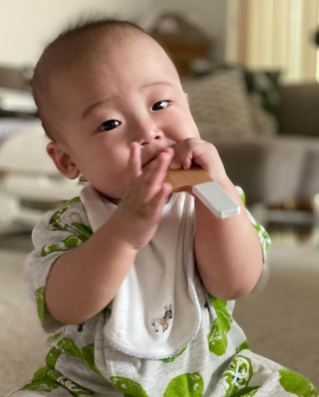 田中雅美さんのインスタグラム写真 - (田中雅美Instagram)「ナイフを食べる息子。  ・ ・ ふと、佐藤浩一さん、の、モノマネをする人を思い出した🤣笑  ・ ・ #息子 #ナイフ食べてる #佐藤浩一さんのモノマネのマネ」7月29日 9時03分 - tanakamasami_official
