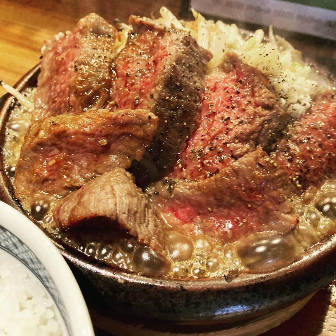 のインスタグラム：「本日29日豊洲ララポート 豊洲場外食堂魚金！ 日頃の感謝とお客様に元気を込めて肉フェス魚金は魚だけでは無い❗️❗️ステーキランチ1000円イベントやりますのでお立ち寄りの際は是非ガッツリ食べて下さい  仕入部　片之坂 #フェス#新橋#にく#居酒屋#銀座#京橋#さんま#海鮮丼#刺身#吉祥寺#オイスター#池袋#リゾット#豊洲#刺身盛り合わせ#ららぽーと#渋谷#魚好きと繋がりたい #レモンサワー#ウニ#神楽坂#横浜グルメ#飲酒タグラム #野菜たっぷり#日本酒好きな人と繋がりたい #どんぶり#うなぎ#ステーキ#金目鯛 #yummy」