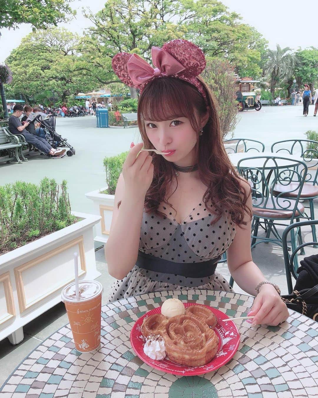 のインスタグラム：「.﻿ #gm 👼🏻💓﻿ ﻿ ﻿ 今日のZIP-FMは﻿ DISNEY BEST OF BEST DAY🏰💕﻿ ビージャンもDisney musicたっぷりで﻿ お届けします🥺💕👏🏻﻿ 一緒に耳から幸せな気持ちになりましょう😌💕🌟‬﻿ #夢の国 #🏰 #1年前」
