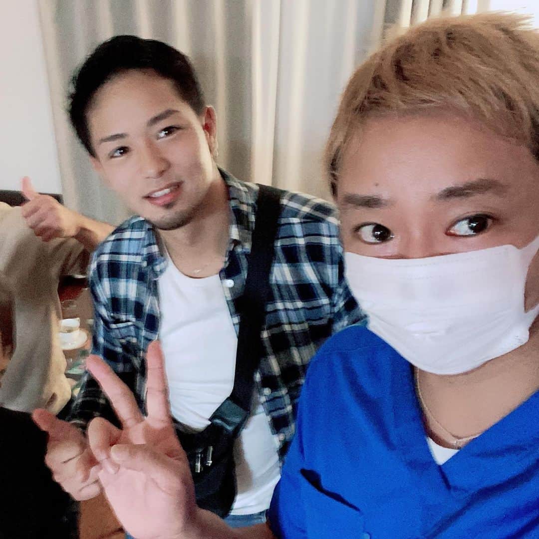 楽しんごさんのインスタグラム写真 - (楽しんごInstagram)「夜中も沢山のお客様💖💖💖 久しぶりの純平君心からありがとう #山田純平#楽しんご#志田雅彦#楽しんご」7月29日 9時22分 - tanoshingo.official