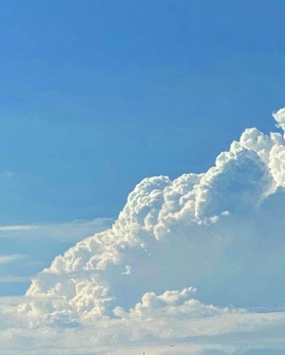クリスティ・ブリンクリーさんのインスタグラム写真 - (クリスティ・ブリンクリーInstagram)「I had my eye on the magnificent sky all the live long Day! It pays to keep looking up! 🌝☁️🌥⛅️🌦🌙 #cloudappreciationsociety」7月29日 10時00分 - christiebrinkley