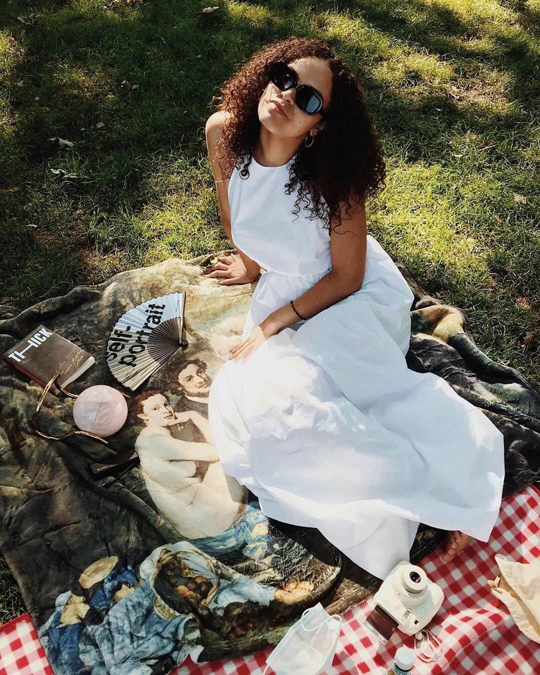 WHO WHAT WEARさんのインスタグラム写真 - (WHO WHAT WEARInstagram)「It's the summer of picnics—or at least looking like you're having one. All you need is a blanket, some snacks, and a breezy summer look to nail the aesthetic. Get some inspiration for your next socially-distanced picnic outing from our favorite fashion peeps at the link in bio. #HighlyDocumented photos: @amaka.hamelijnck, @aimeesong, @fashionwithjazz」7月29日 10時12分 - whowhatwear