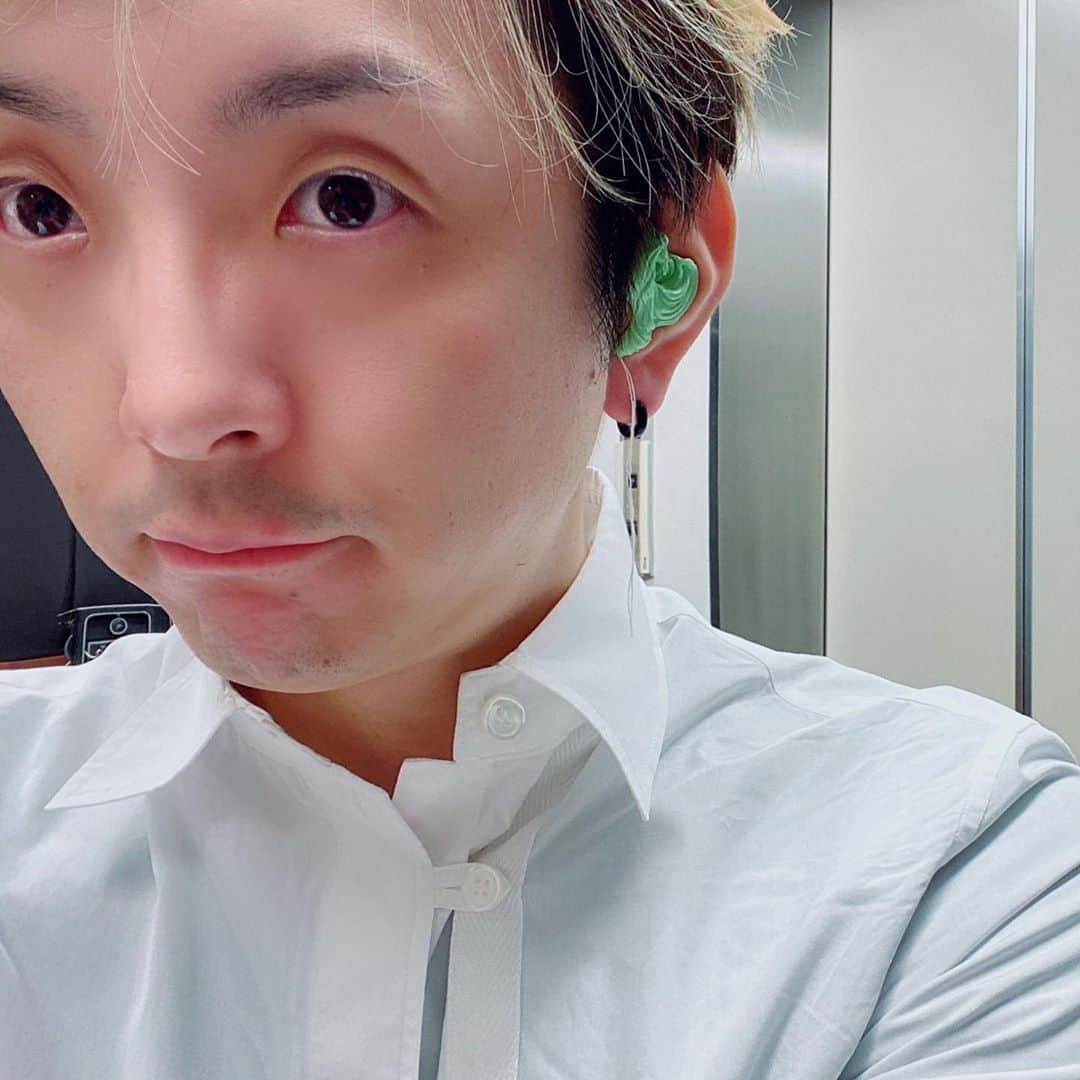 tokuのインスタグラム：「耳型取り&イヤモニメンテ。  #fitear #須山補聴器銀座」