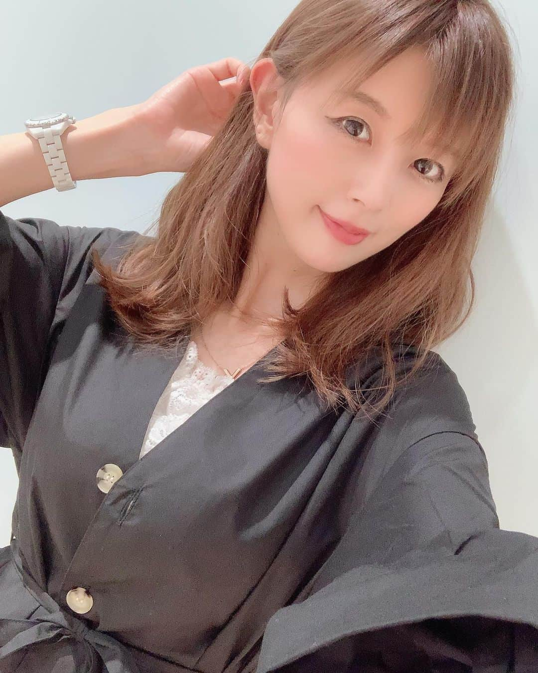 satomiさんのインスタグラム写真 - (satomiInstagram)「とぅるんとぅるん😇 ・ Heaka AVEDAでトリートメントしてもらったよ✨← AVEDAコンセプトサロン✂️✂️ ・ ・ この前カット✂️したらトリートメントも したくなっちゃった😏  ・ 担当してくれたのは村上さん(@shooogo47 ) まさかの誕生日が同じです笑😅 ・ くしが通らないぐらいだったのに 天使の輪ができるぐらいサラ艶ヘアに してもらいました❤️すごっ！ ・ お店もとても人気でお客さん沢山！ スタッフさんも皆フレンドリーで居心地が 良かった〜。またメンテしに行こ✂️ ・ ・ 予約は(@shooogo47 )までDM💌 気軽にお問い合わせしてみて下さい✨  ・ 7/27〜AVEDA新製品『ボタニカルリペア』 システムトリートメントが発売したよ🌟 ・ ✼••┈┈┈┈┈┈┈┈┈┈┈┈┈┈┈┈••✼ 📌Heaka AVEDA 渋谷PARCO 渋谷区宇田川町15-1 渋谷パルコ4F 03-6712-7179 ✼••┈┈┈┈┈┈┈┈┈┈┈┈┈┈┈┈••✼ ・ #トリートメント #渋谷サロン  #渋谷美容室 #渋谷parco #パルコ渋谷 #aveda  #ボタニカルリペアサロントリートメント　 #ボタニカルリペア　 #アヴェダサロン #heakaaveda #読モ #サロモ #イメチェン #艶髪」7月29日 10時43分 - saatoomii47