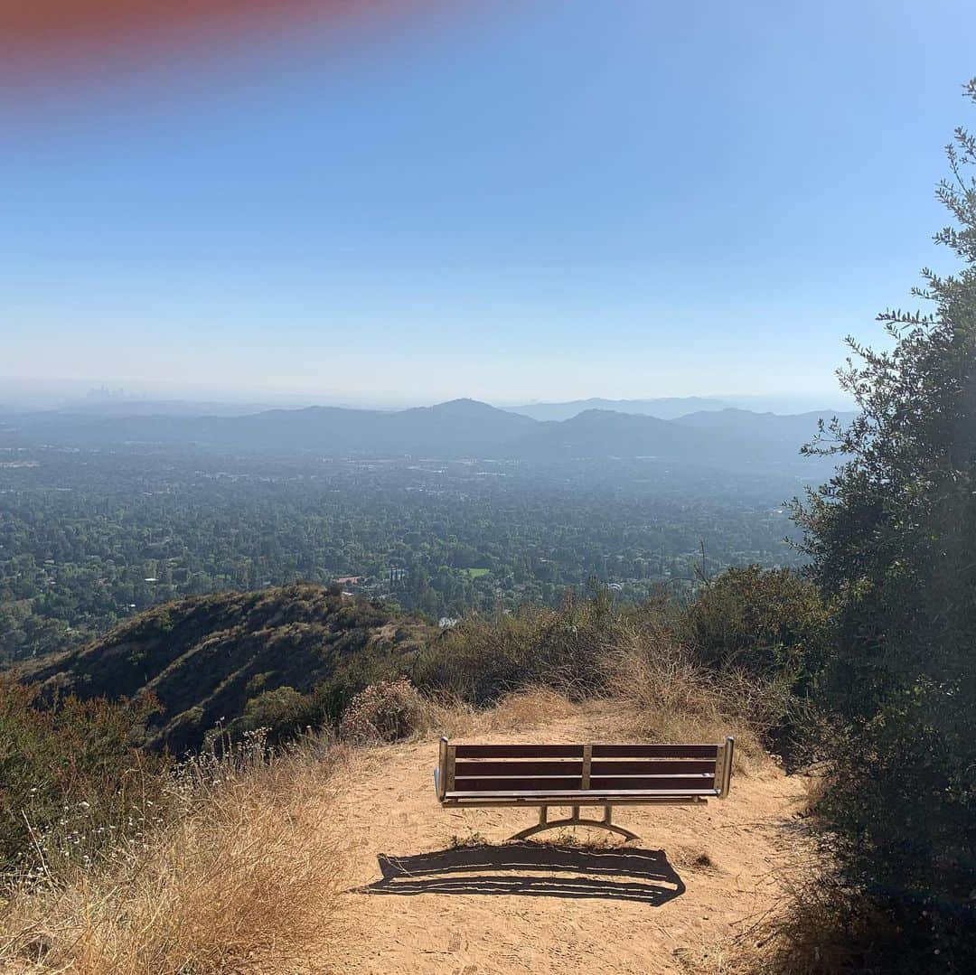 レスリー・フェラさんのインスタグラム写真 - (レスリー・フェラInstagram)「“I go to nature to be soothed and healed, and to have my senses put in order.”—John Burroughs. Indeed. Hiked the San Merrill trail. I used to hike it every other day before Covid-19. This was my first time up in 5+ months. It did wonders for my soul. Covered in masks and uber focused on “safety” sometimes it’s hard to see who I am. But In nature, I find myself time and time again. Thank you Divine Spirit for all of this beauty amidst the chaos.」7月29日 10時39分 - mslesleyfera