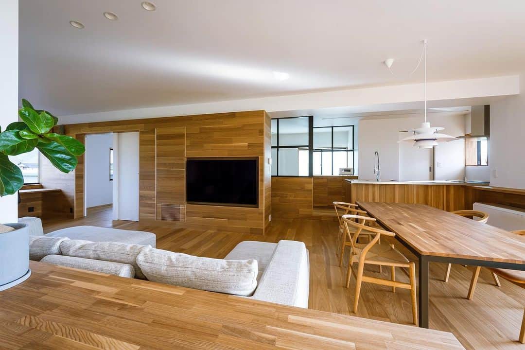 一級建築士事務所hausさんのインスタグラム写真 - (一級建築士事務所hausInstagram)「クライアント様から嬉しいレビューを頂きました♪ リフォーム、リノベーションもお任せ下さい。 : ■re.haus-tn ■ 兵庫県豊岡市 #rehaus_tn : #建築 #建築家 #設計 #設計事務所 #デザイン #インテリア #リフォーム #リノベーション #リビング #ダイニング #キッチン #家具 #ソファ #インテリアデザイン #建築家とつくる家 #造作家具 #神戸 #暮らし #住まい #architect #reform #furniture #sofa #renovation #interior #livingroom #diningroom #kitchen #一級建築士事務所haus」7月29日 10時44分 - hausuma