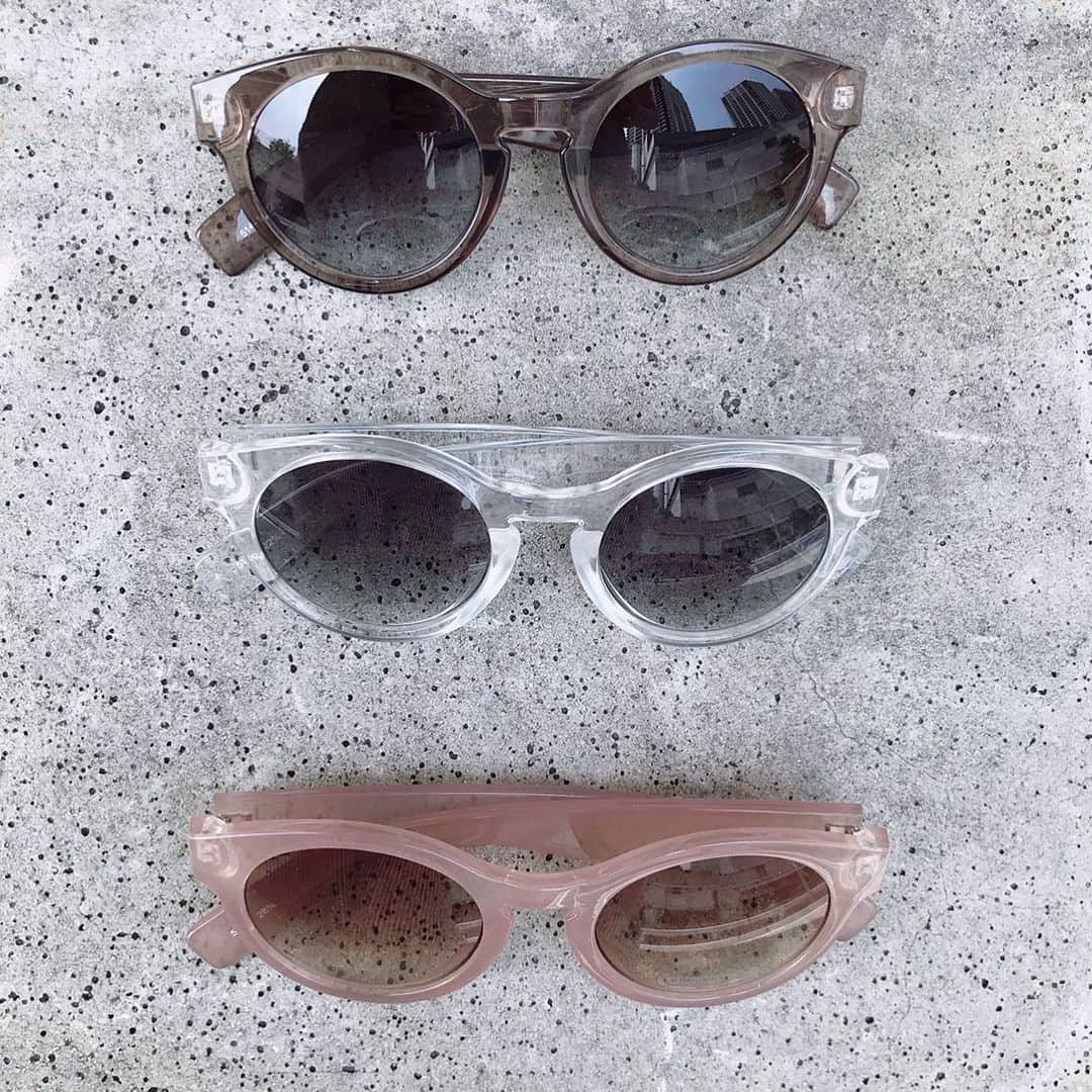 Me%さんのインスタグラム写真 - (Me%Instagram)「summer sunglasses ————— セルフレームサングラス(item892725) ニュアンスフレームラウンドサングラス(item892720) ベーシックな型でデイリーに使いやすいデザイン。 ————— #mepercent #sunglasses #summer #clear #color #catframe #サングラス #夏」7月29日 10時44分 - me_percent