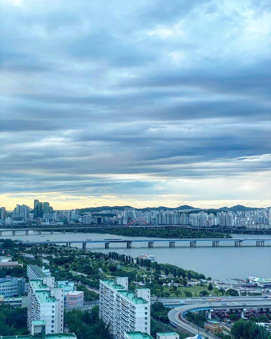 パク・ウンジさんのインスタグラム写真 - (パク・ウンジInstagram)「요즘 하늘이 너무 아름답네 마음에 저장🎥」7月29日 10時59分 - egeeparkcom