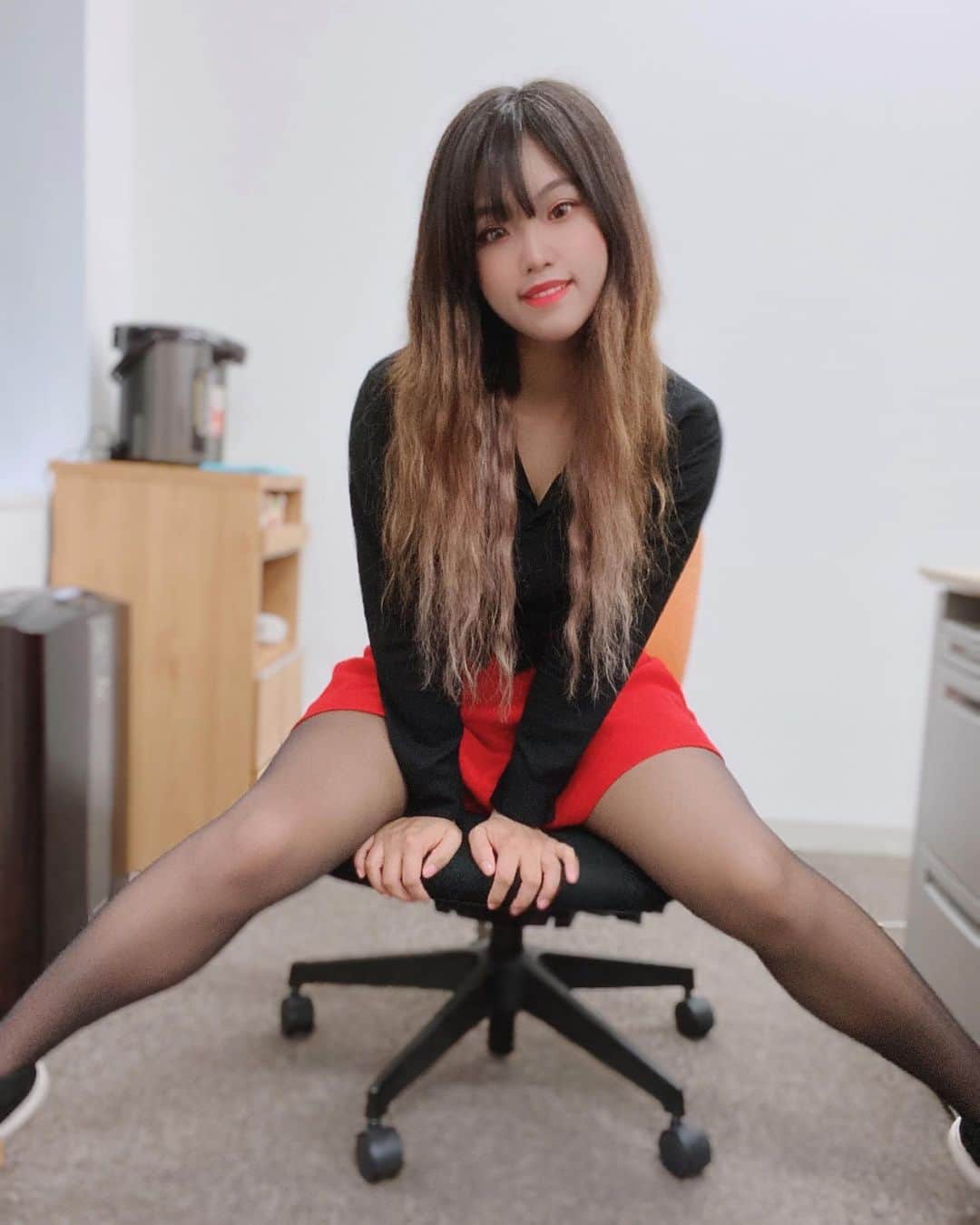 SIRIUSさんのインスタグラム写真 - (SIRIUSInstagram)「#ootd  最近皮膚很乾欸 好像也瘦了不少 這是什麼重症前兆嗎🤣 還是只是因為最近都吃泡麵？ . . #dailylook #cute #kawaii #smile #loveyourself #legs  #taiwanesegirl #japan #girl #fitness  #instadaily #instagood #fashion #photooftheday #happy #love #selfie #style #stockings #コーデ #ファッション #かわいい #美脚 #ストッキング  #穿搭 #腿控 #個性」7月29日 11時19分 - sirius_4102