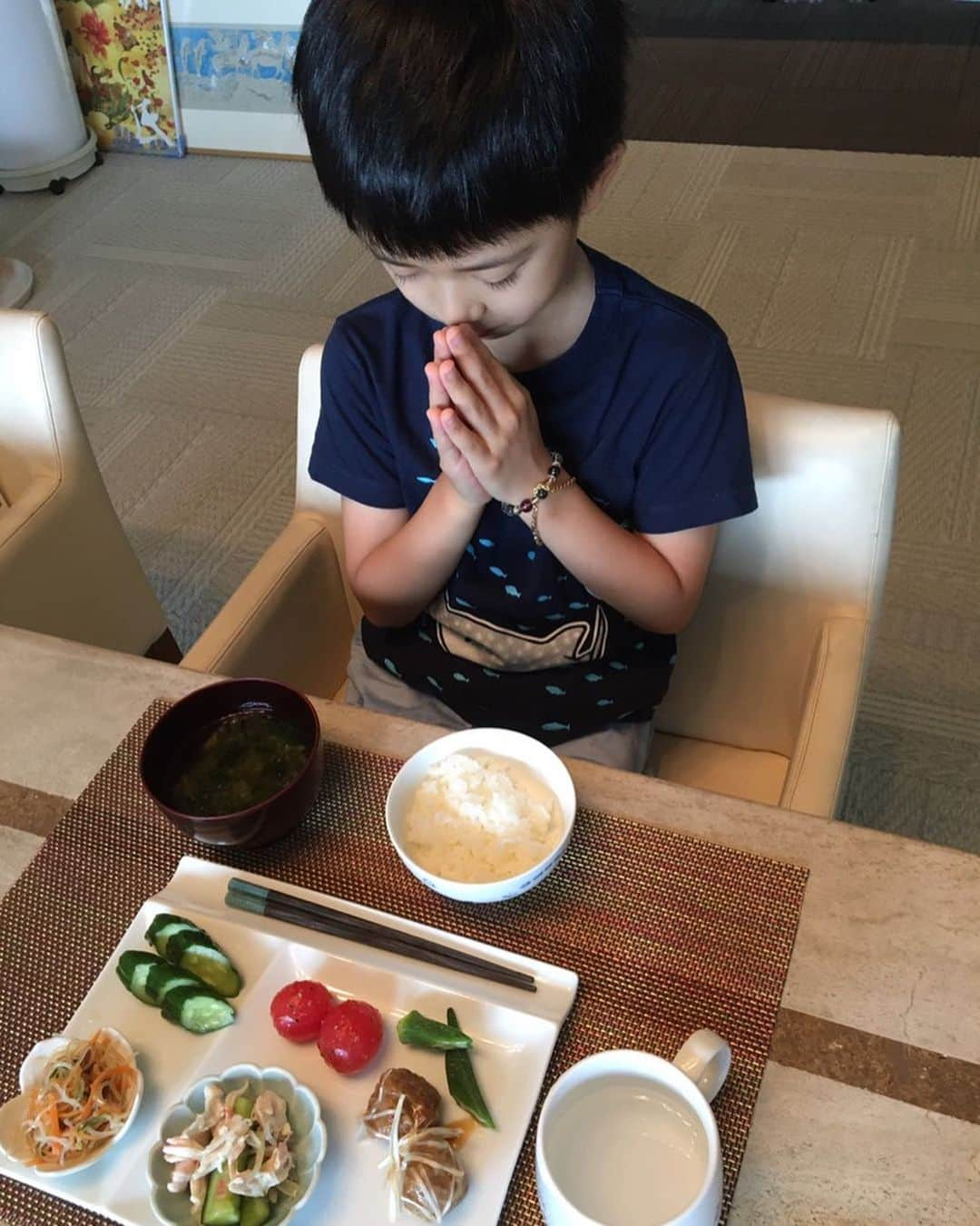 市川海老蔵 （11代目）さんのインスタグラム写真 - (市川海老蔵 （11代目）Instagram)「Having breakfast-😊❤️ With appreciation🎶  *  朝ごはん いただきまーす😊❤️ 感謝🎶  #市川海老蔵 #海老蔵 #成田屋 #歌舞伎 #ABKAI #ABMORI #ebizoichikawa #ebizo #kabuki #thunderparty #ebizotv #theater #theaterarts #actor #japan #classic」7月29日 11時16分 - ebizoichikawa.ebizoichikawa