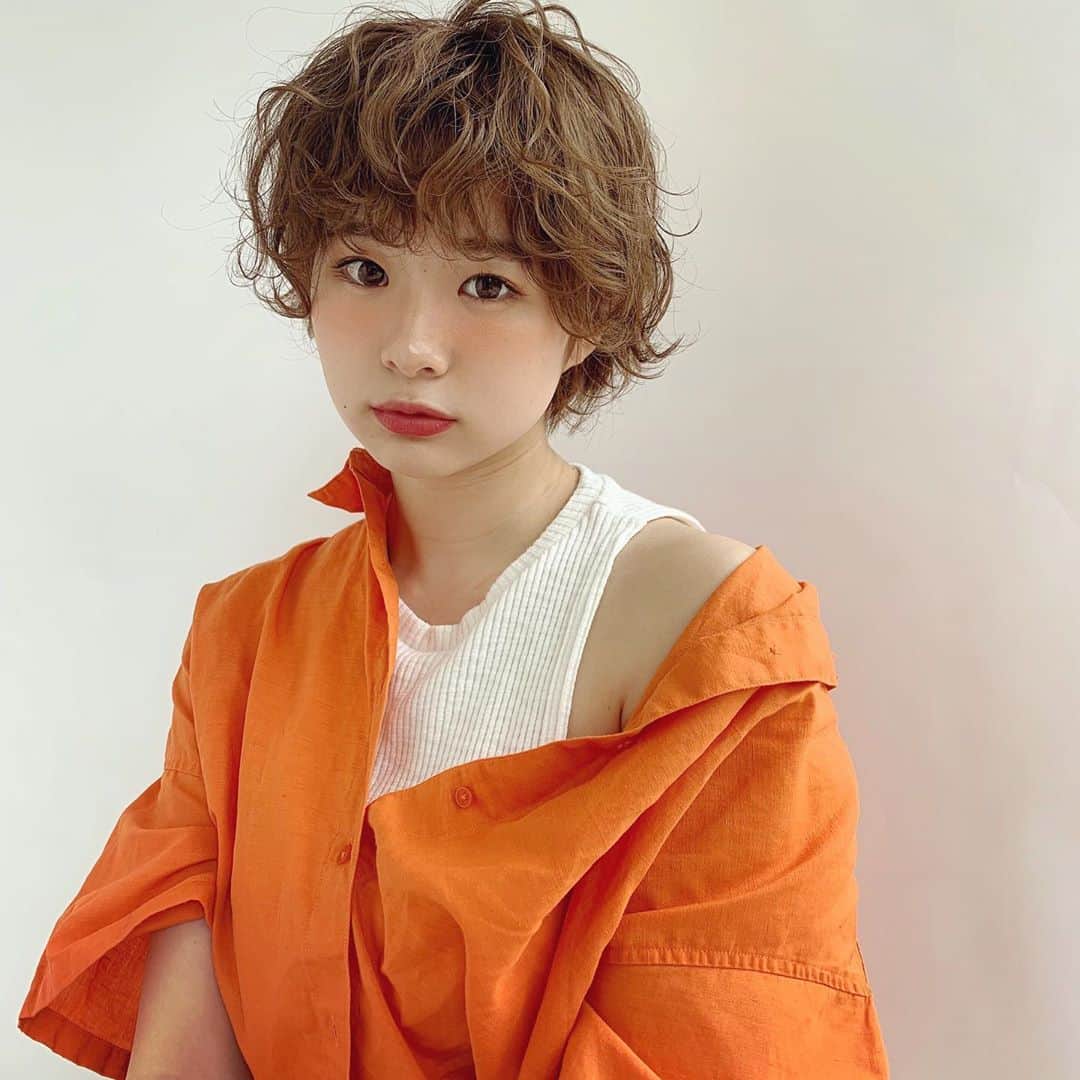 のインスタグラム：「. . アメリカン×レトロ×ボーイッシュ . #サロンモデル #サロモ #名古屋サロモ #名古屋 #モデル #名古屋サロンモデル #撮影 #撮影モデル #ショートヘアアレンジ #ショートアレンジ #ショートカット #ショートヘア #ショート #ヘア #ヘアアレンジ #ヘアスタイル #ヘアカラー #ブリーチ #salon #salonmodel #model #shorthair #hair #haircolor #hairstyles」