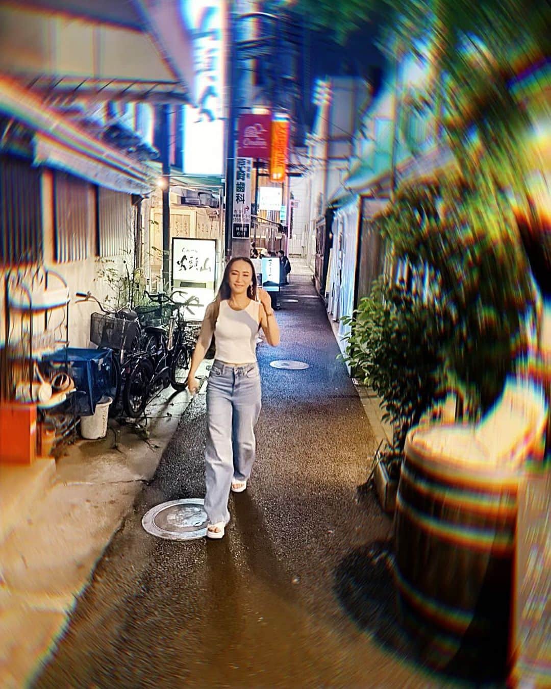 AILIさんのインスタグラム写真 - (AILIInstagram)「東京路地裏散歩🚶🏻‍♀️  雨がパラパラ早歩き💨  #tokyo #rainyday #躍動感」7月29日 11時32分 - ailimusic