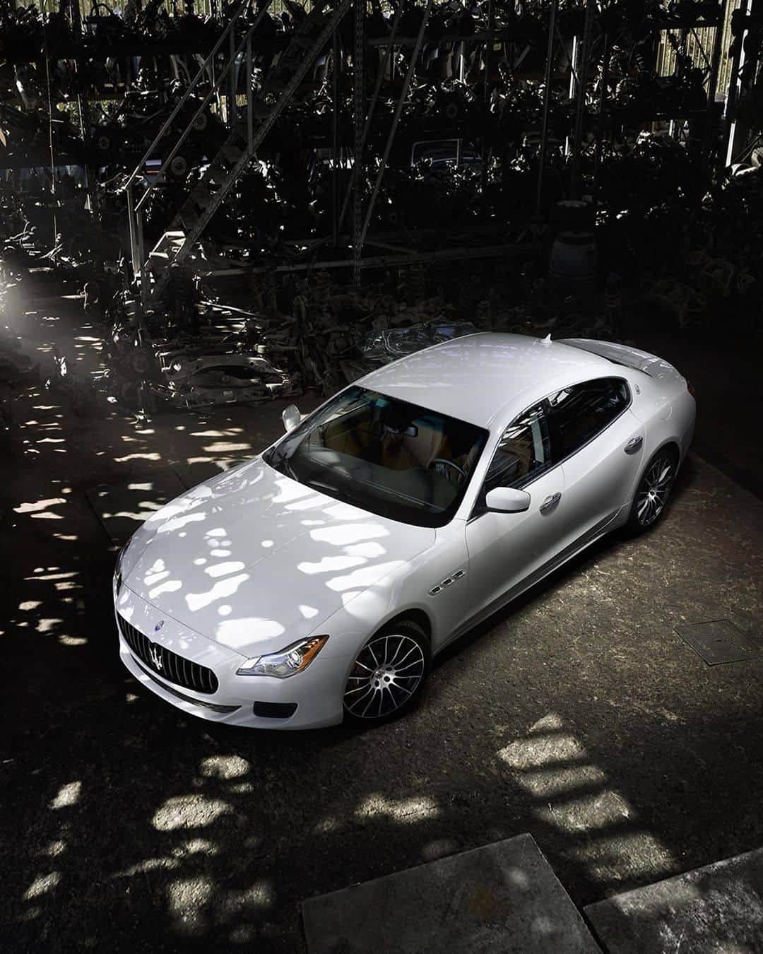 Maserati Japan | マセラティ ジャパンのインスタグラム：「530psを誇る、モータースポーツ由来のパフォーマンスを誇りながら、その魅惑的な美しさを極めたイタリアン・デザインの粋。 クアトロポルテGTSは、一流のグラントゥーリズモの名を恣にします。  #Maserati #マセラティ  #MaseratiJapan #マセラティジャパン #QuattroporteGTS #クアトロポルテGTS」