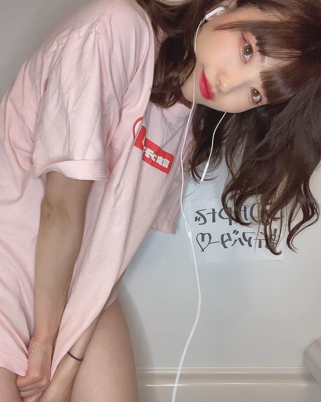 石原美沙紀のインスタグラム：「昨日の夜はメイク気合い入ってた💄 人中短縮M字リップこだわりのハイライトシェーディングだった🥳 #メイク」