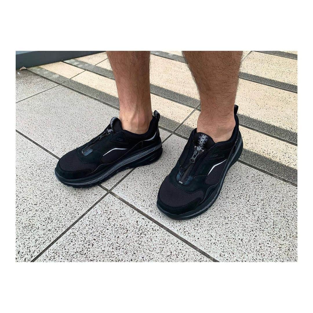 肥野竜也さんのインスタグラム写真 - (肥野竜也Instagram)「【UGG SNEAKER】﻿ ﻿ ﻿ @UGGJAPAN 2020 SUMMER NEWスニーカー「CA805 ZIP MESH」﻿ ﻿ 先ず履き心地にビックリ✨﻿ 絶妙な柔らかさと快適さ〜﻿ ジップなので着脱がラク⤴︎⤴︎﻿ ﻿ そして何より!!ソールが厚いので足長効果がバツグン😋👍✨﻿ ﻿ 三色展開なので是非チェックしてみて下さい〜﻿ ﻿ ﻿ #肥野ファッション﻿ #スニーカー﻿ #sneaker﻿ #UGG﻿ #UGGスニーカー﻿ #メンズファッション﻿ #パパコーデ」7月29日 17時03分 - tatsuya_hino