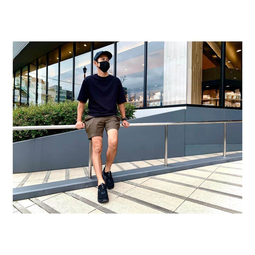 肥野竜也さんのインスタグラム写真 - (肥野竜也Instagram)「【UGG SNEAKER】﻿ ﻿ ﻿ @UGGJAPAN 2020 SUMMER NEWスニーカー「CA805 ZIP MESH」﻿ ﻿ 先ず履き心地にビックリ✨﻿ 絶妙な柔らかさと快適さ〜﻿ ジップなので着脱がラク⤴︎⤴︎﻿ ﻿ そして何より!!ソールが厚いので足長効果がバツグン😋👍✨﻿ ﻿ 三色展開なので是非チェックしてみて下さい〜﻿ ﻿ ﻿ #肥野ファッション﻿ #スニーカー﻿ #sneaker﻿ #UGG﻿ #UGGスニーカー﻿ #メンズファッション﻿ #パパコーデ」7月29日 17時03分 - tatsuya_hino