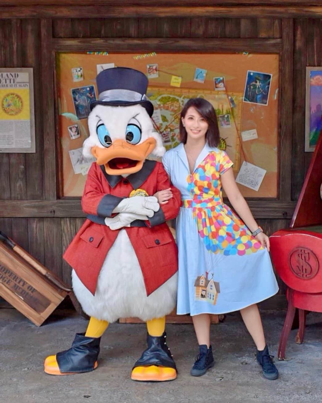 矢部あやのインスタグラム：「201905 3day スクルージの洋服かっこよくて素敵！ ・ #waltdisneyworld #WDW #WDW2019 #animalkingdom #AK #AK2019 #charactergreeting」