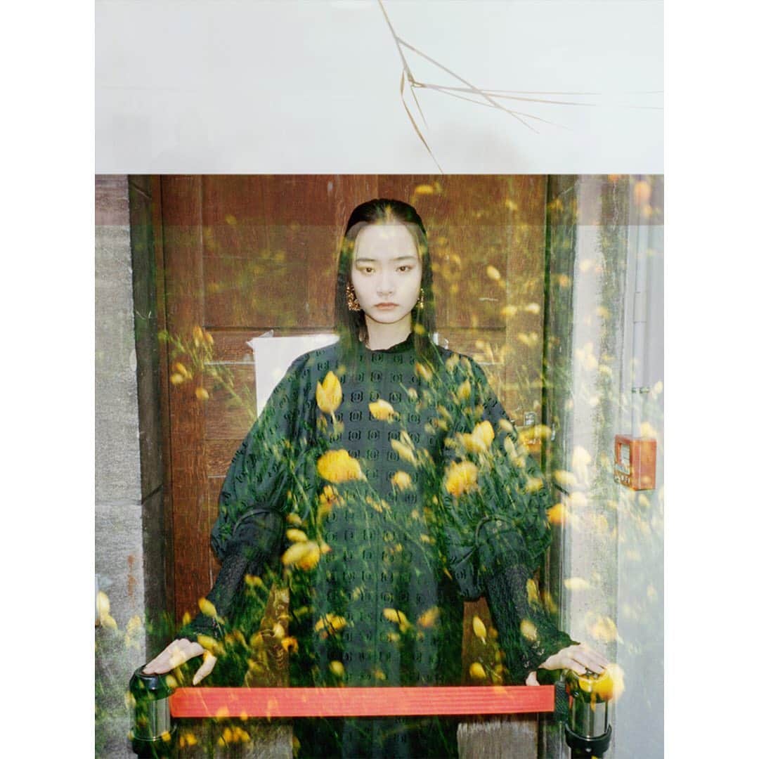ARKnetsさんのインスタグラム写真 - (ARKnetsInstagram)「《 Mame Kurogouchi 》﻿ ﻿ 2020 Fall Winter Collection﻿ Embracing “Multiplied” by Piczo﻿ ﻿ デザイナーの黒河内真衣子氏が2010年に設立した《 Mame Kurogouchi(マメ) 》。毎シーズン注目のオリジナルファブリックは、デザイナー自ら日本各地の産地へ足を運び、シーズンテーマにフィットしたクリエイションへとアップデート。伝統的な技法で、独自カッティングや繊細な刺繍、レースにより引き出す女性らしいアイテムは、自らの意識をより高度な位置へと昇華させるために纏う、 たおやかで力強い「現代社会における戦闘服」ともいうべき新たなコレクションへと昇華されます。﻿ ﻿ 【 取り扱い店舗 】﻿ @ann_de_ark﻿ ﻿ ■商品や通信販売に関しまして、ご不明な点がございましたらお気軽にお問い合わせください。﻿ -----------------------------------﻿ 【お問い合わせ】﻿ ARKnetsコールセンター﻿ TEL：028-634-1212 ( 営業時間 12:00～19:00 )﻿ ※店舗へ繋がりにくい場合には、こちらまでお問合せ下さい。﻿ -------------------------------------﻿ #mamekurogouchi #マメ #arknets #anndeark #栃木 #宇都宮 #群馬 #高崎 #埼玉 #越谷 #セレクトショップ #ファッション #styling #スタイリング #スタイル #fashion #20aw #coodinate #コーディネイト #2020aw」7月29日 11時40分 - arknets_official