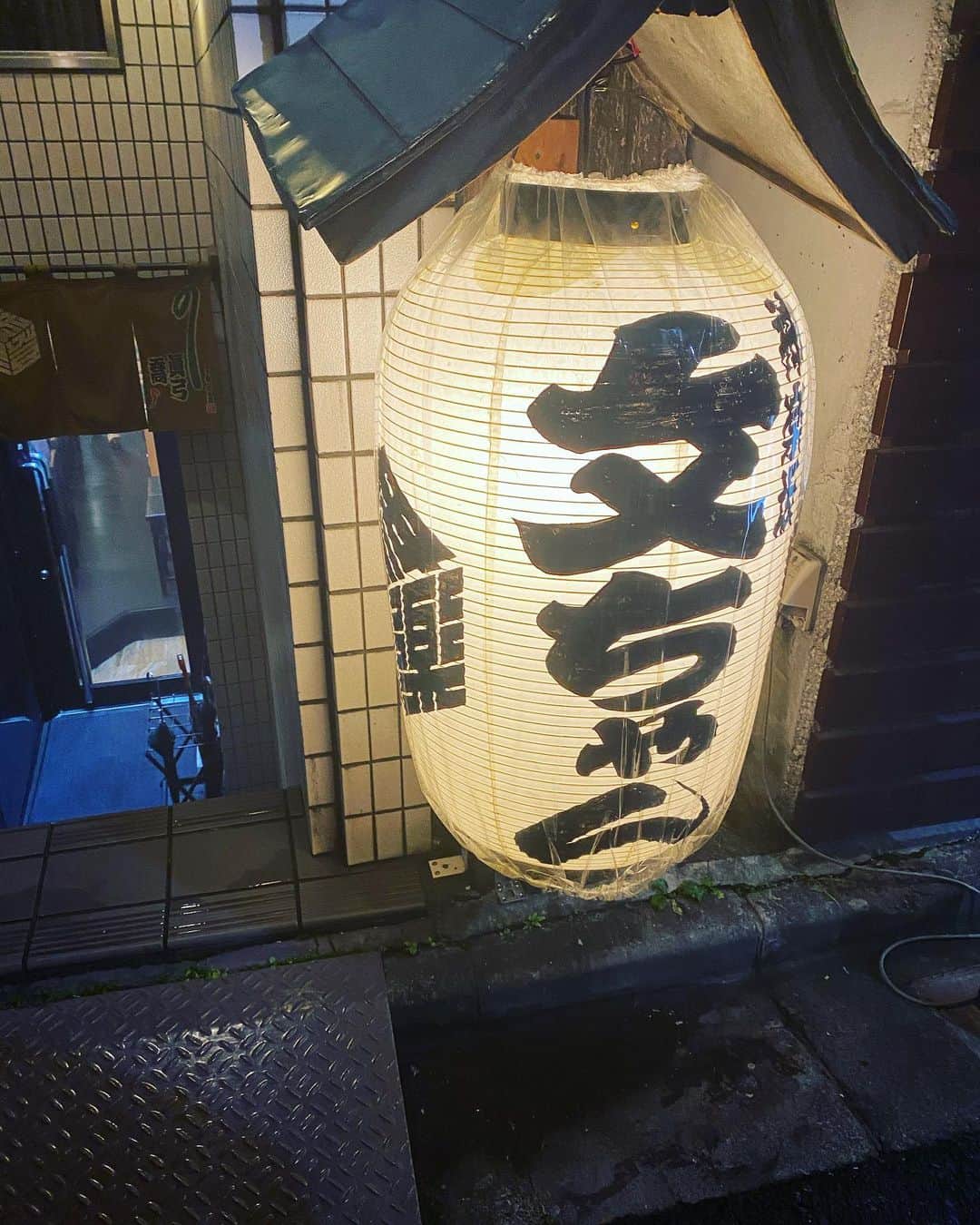 工藤ジェニファー茉侑さんのインスタグラム写真 - (工藤ジェニファー茉侑Instagram)「美味しいご飯のためならどこへでも行く🥺💕  神楽坂の文ちゃんはずっと行ってみたかった焼き鳥屋さん😋軽く寄っただけだけど雰囲気楽しめたし良かった😇💕  #yakitori #やきとり　#焼き鳥　#焼き鳥屋 #居酒屋 #神楽坂　#神楽坂グルメ #神楽坂カフェ #牛込神楽坂 #飯田橋グルメ #飯田橋　#東京レストラン　#izakaya #b級グルメ #kagurazaka #winestagram #グルメ好きな人と繋がりたい #グルメスタグラム #グルメ女子　#グルメ部　#makeup #makeuplover #japanesefood #japanfoodie #japanfood #tokyofoodie #tokyofashion #サロンモデル　#サロモ　#撮影依頼募集中」7月29日 11時42分 - jennifermayu_s