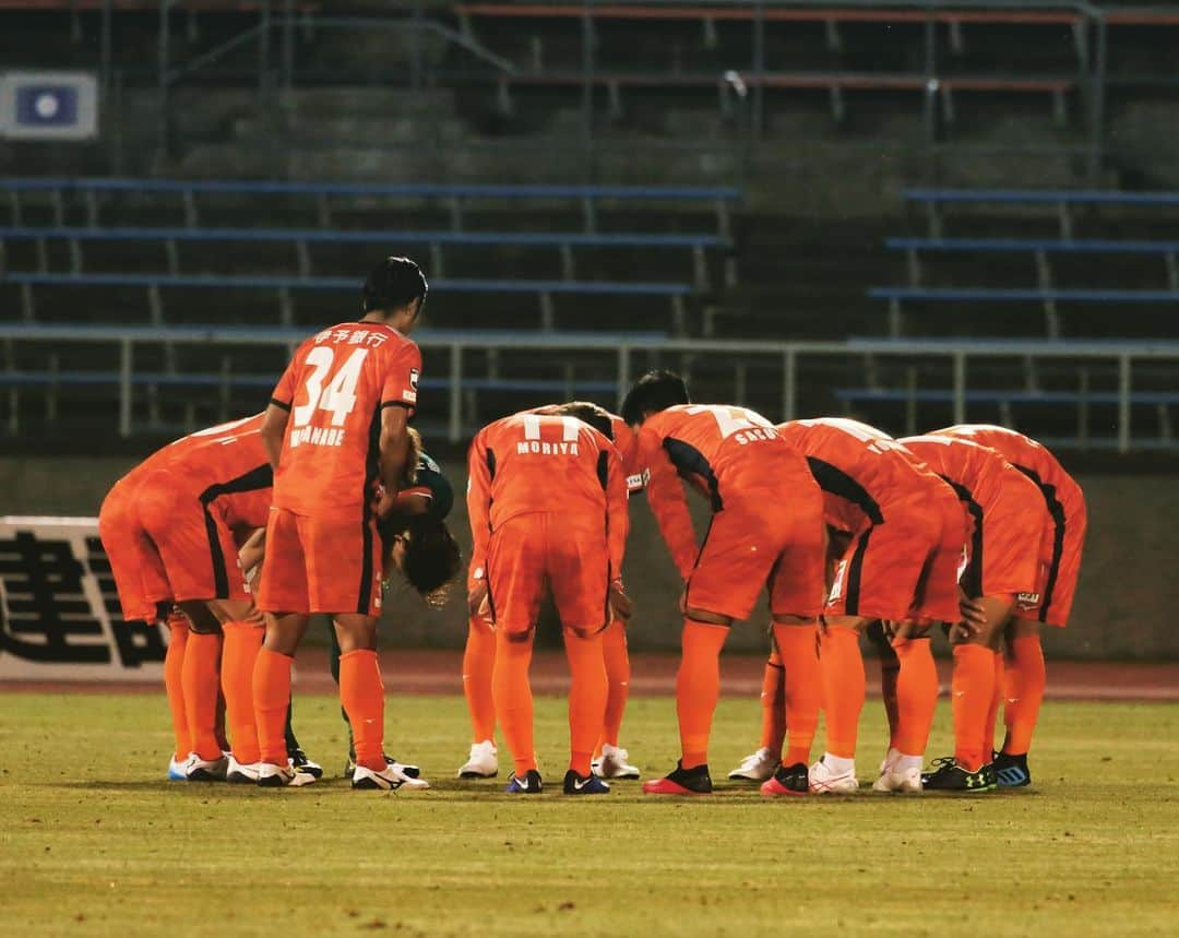 愛媛FCさんのインスタグラム写真 - (愛媛FCInstagram)「🍊MATCH DAY‼️  🗓7/29(水)19:00 kickoff⚽️ 🆚#アビスパ福岡  勝利を目指して☝️  #Jリーグ 📱#DAZN からも声援をぜひ！🤝 goo.gl/XKSXaJ  #ehimefc  #全進 #熱狂 #ココロハトモニ12」7月29日 12時02分 - ehimefc12