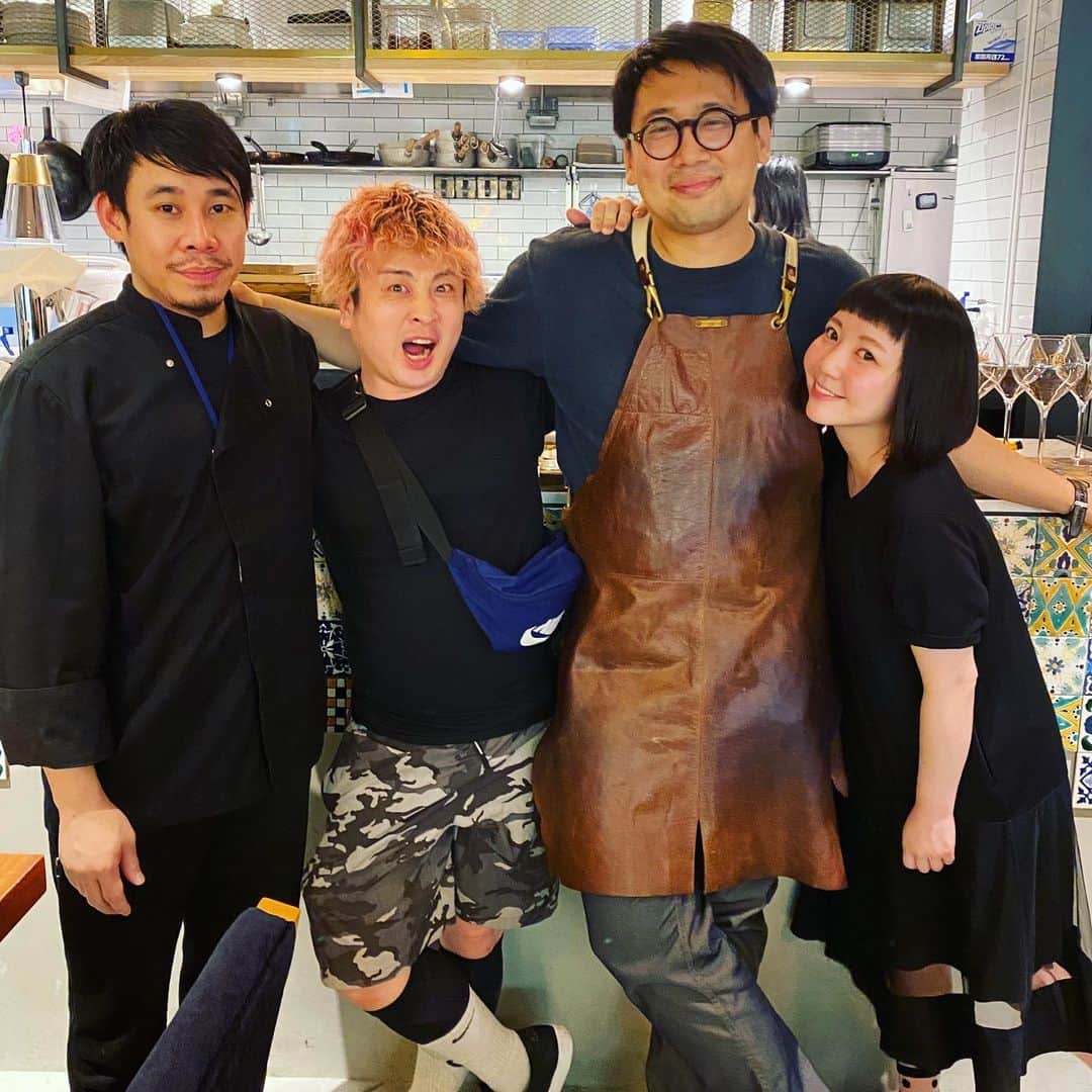 小鳥遊しほさんのインスタグラム写真 - (小鳥遊しほInstagram)「昨日は美女達とごはん☺️ケニックプレゼンツ☺️せっかくなのでメンバー紹介👨‍🍳吉岡里帆ちゃんそっくりで有名な橘ひと美ちゃん( @h1t0mi_0210 )、女優の田中真琴ちゃん( @mac0tter )、アイドルおおいたりんちゃん( @rin__chan0928 )。  みんな可愛くていい子すぎてキュン。 今度はホムパすることに決まりました🍷  食べに行ったお店は森枝シェフのお店チョンプー。詳細は次の投稿にて！！」7月29日 12時11分 - shihotakanashi