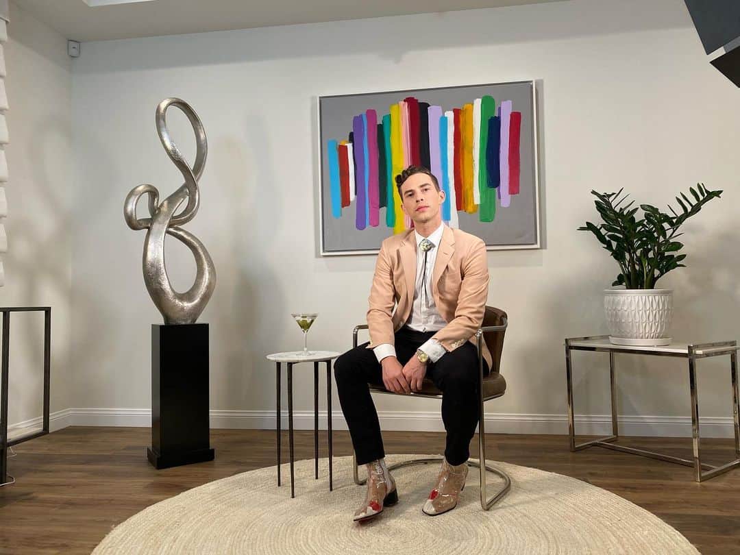 アダム・リッポンのインスタグラム：「‪I am joining the competition🙆🏼‍♂️🙆🏼‍♂️🙆🏼‍♂️ @celebshowoff on @tbsnetwork GET READY. I’m playing and doing it all for the @theokraproject. An amazing organization that benefits black trans people. #CelebShowOff ‪Let’s win and raise money!!! Watch the video, leave a comment, share, and laugh at me being an idiot ❤️❤️❤️‬ link in the bio 🙌🏻」