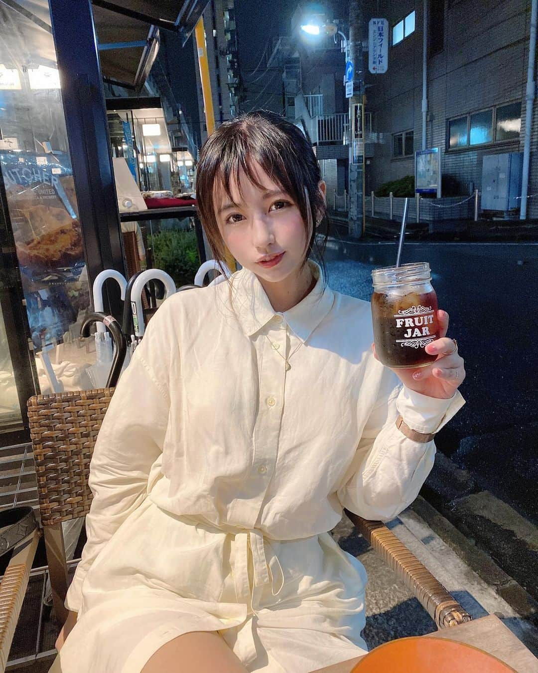 ヴァネッサ・パンのインスタグラム：「乾杯。  #テラス #南国ごっこ」