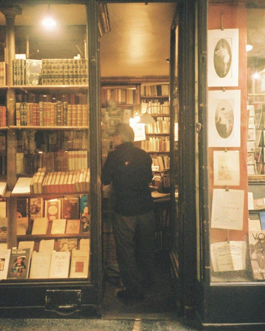 高橋春織さんのインスタグラム写真 - (高橋春織Instagram)「.﻿ ﻿ ﻿ 2年前のParis🇫🇷📚﻿ ﻿ ﻿ 飛行機乗りたいなぁ、、、﻿ ﻿ ﻿ ﻿ #haofilm」7月29日 13時05分 - haoringo_official