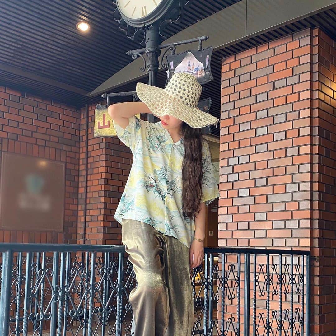 NUTTY Vintage&Collectibleのインスタグラム：「💠RECOMMEND VINTAGE💠  ☑︎60's japanese print rayon shirts (for men)  城、梅、松、など日本的なプリントが風情のあるシャツです。 コットン生地とはまた異なる、プリントの発色の良さはレーヨンならでは。 とろみのある質感も肌触りが良く、着心地抜群です。 この夏のとっておきの一着になりそう🎐  ＊ONLINE STOREにてお買い求めいただけます＊ 📮ONLINE STORE送料無料📮  🛒〜〜〜〜〜〜〜〜〜〜〜 SUMMER SALE LINE UP 〜〜〜〜〜〜〜〜〜〜〜〜🛒 🎟30%~50% OFF TICKET SALE 💎VINTAGE JEWELRY : EVERYTHING 10%OFF 🛀EVERYTHING ¥1000 BATHTUB 📮ONLINE STORE SHPPING FREE 〜〜〜〜〜〜〜〜〜〜〜〜〜」