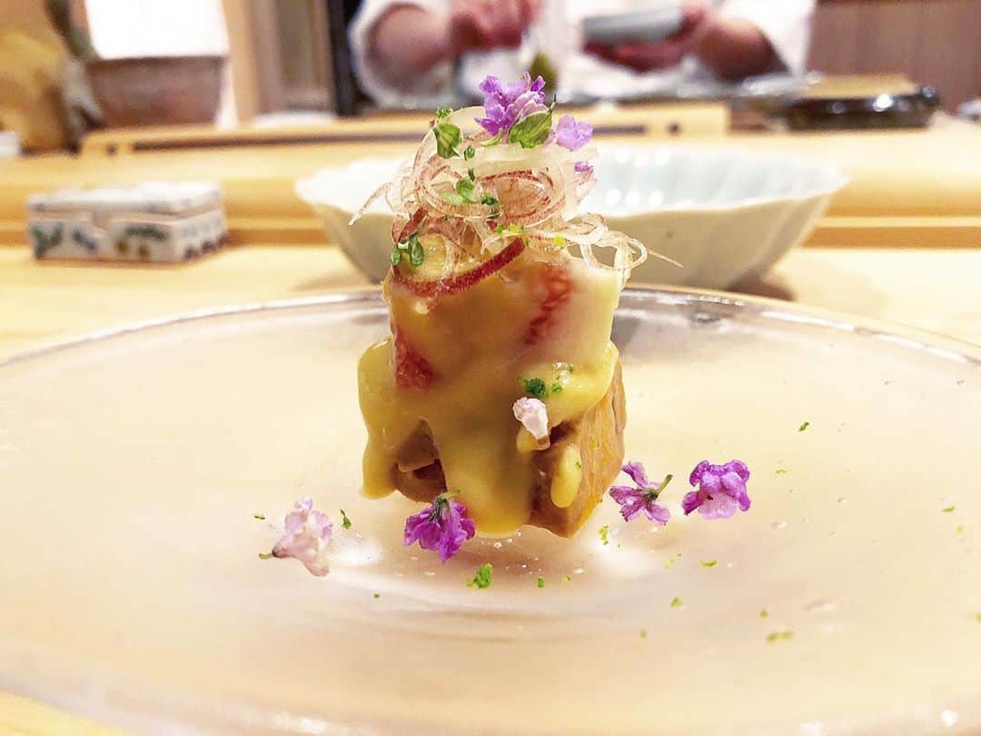 乾雅人のインスタグラム：「鮨むらやま@銀座  世界中がこんな状況ですが、こんな時だからこそと海外で事業を始めようと画策しておりまして…その仲間と。 はてさてどうなることやら。 駄目で元々、楽しいことが待っていそうなら行ってみますよ、何処へでも。」