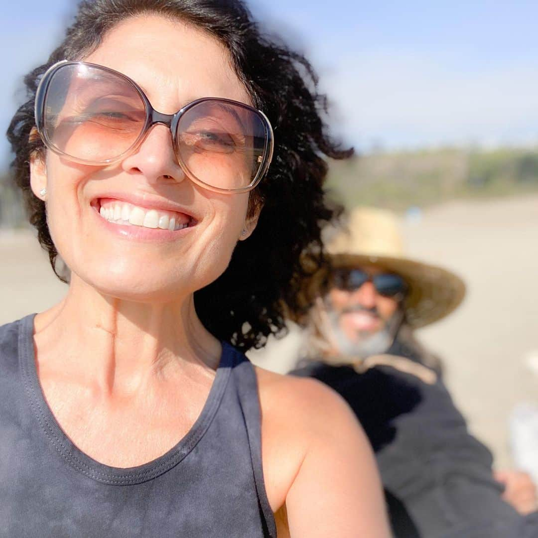 リサ・エデルシュタインさんのインスタグラム写真 - (リサ・エデルシュタインInstagram)「#California + #sunshine + #family + #love + AN #EMMY NOM FOR BEST COMEDY #thekominskymethod beats the #Covid19 blues! @netflix @televisionacad #emmys2020」7月29日 13時17分 - lisaedelstein