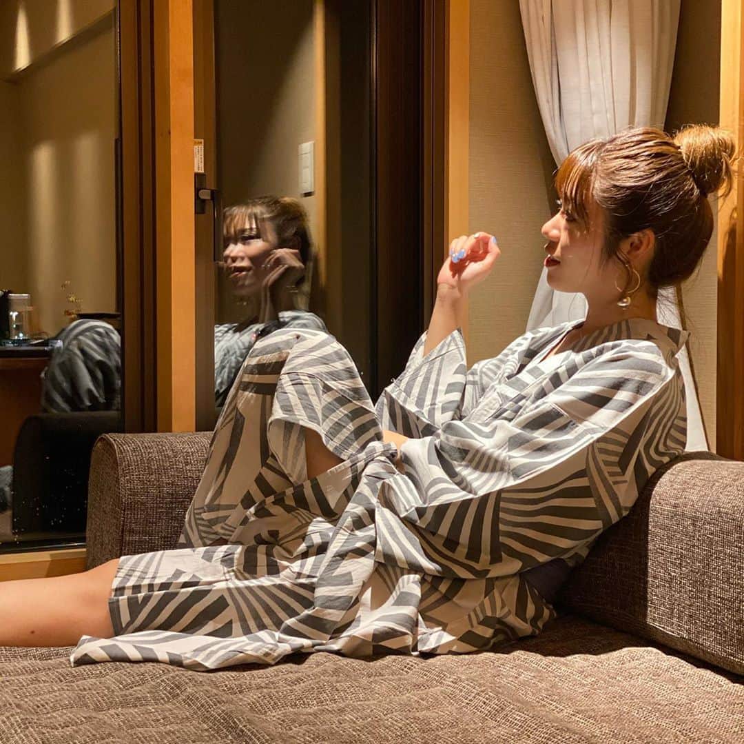 MiyakeKasumi さんのインスタグラム写真 - (MiyakeKasumi Instagram)「大人映え💕  旅館といえば浴衣でしょ✨  大人な感じでカメラごっこ💋  はじめの4枚がポートレート✨  顔メインはアプリで、って使い分けしながら撮ったよ笑笑  朝青龍みたいなのもポートレート笑  どーしてもどっかでふざけたくなる病気笑  最後がカメラ上手なきゃわいいありちゃん😘  #ポートレート #ポートレート撮影 #静岡 #旅館 #鐘山苑 #富士山温泉 #浴衣 #大人 #セクシー #お色気 #グラビア ？笑 #朝青龍 #写真好きな人と繋がりたい #写真 #富士山」7月29日 13時30分 - 1225kasumi