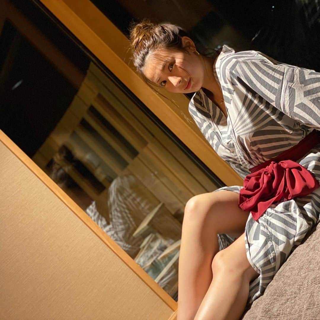 MiyakeKasumi さんのインスタグラム写真 - (MiyakeKasumi Instagram)「大人映え💕  旅館といえば浴衣でしょ✨  大人な感じでカメラごっこ💋  はじめの4枚がポートレート✨  顔メインはアプリで、って使い分けしながら撮ったよ笑笑  朝青龍みたいなのもポートレート笑  どーしてもどっかでふざけたくなる病気笑  最後がカメラ上手なきゃわいいありちゃん😘  #ポートレート #ポートレート撮影 #静岡 #旅館 #鐘山苑 #富士山温泉 #浴衣 #大人 #セクシー #お色気 #グラビア ？笑 #朝青龍 #写真好きな人と繋がりたい #写真 #富士山」7月29日 13時30分 - 1225kasumi