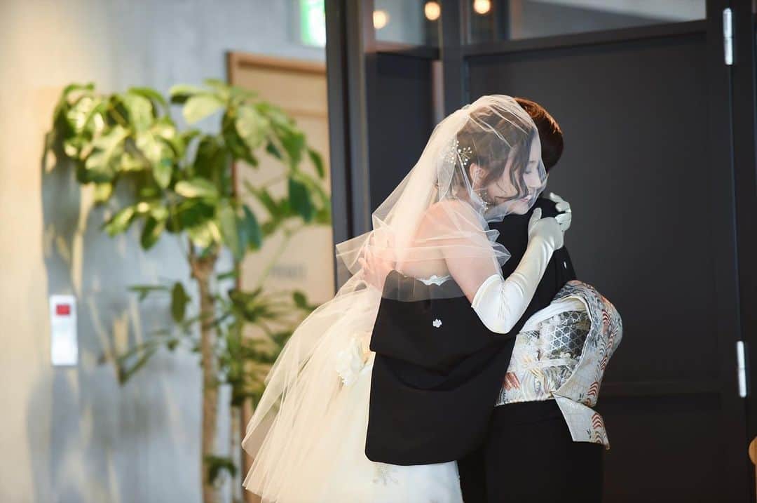 THE STYLE No.20 NEW YORK STYLE WEDDINGさんのインスタグラム写真 - (THE STYLE No.20 NEW YORK STYLE WEDDINGInstagram)「2020年5月☆オープン2周年★ 口コミサイトの料理部門4年連続No.1獲得 No.20で自分たちらしい結婚式が叶う . ↓詳しくはHPをチェック↓ https://www.styles.jp/wedding/20f/ . 週末＆平日ブライダルフェアを開催しております メッセージ or ダイレクトメールからでも予約可能 . ↓ TEL ↓ 086-234-7310 . ↓ MAIL ↓ info-thestyle@styles.jpn.com . #thestyle #wedding #bridal #party #weddingparty #weddingphoto #weddingdress#starwedding #instagood #instalike #love #style #instapic  #結婚式 #結婚 #岡山結婚式 #ウェディング #プレ花嫁 #花嫁 #テーブルコーディネート #結婚式準備 #日本中のプレ花嫁さんと繋がりたい #ウェディングドレス #ウェディングフォト #ウェディングレポ #令和婚 #令和」7月29日 13時47分 - the_style_no.20