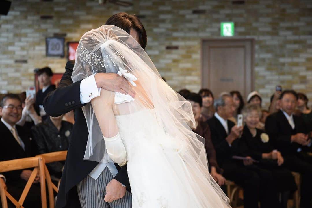 THE STYLE No.20 NEW YORK STYLE WEDDINGさんのインスタグラム写真 - (THE STYLE No.20 NEW YORK STYLE WEDDINGInstagram)「2020年5月☆オープン2周年★ 口コミサイトの料理部門4年連続No.1獲得 No.20で自分たちらしい結婚式が叶う . ↓詳しくはHPをチェック↓ https://www.styles.jp/wedding/20f/ . 週末＆平日ブライダルフェアを開催しております メッセージ or ダイレクトメールからでも予約可能 . ↓ TEL ↓ 086-234-7310 . ↓ MAIL ↓ info-thestyle@styles.jpn.com . #thestyle #wedding #bridal #party #weddingparty #weddingphoto #weddingdress#starwedding #instagood #instalike #love #style #instapic  #結婚式 #結婚 #岡山結婚式 #ウェディング #プレ花嫁 #花嫁 #テーブルコーディネート #結婚式準備 #日本中のプレ花嫁さんと繋がりたい #ウェディングドレス #ウェディングフォト #ウェディングレポ #令和婚 #令和」7月29日 13時47分 - the_style_no.20