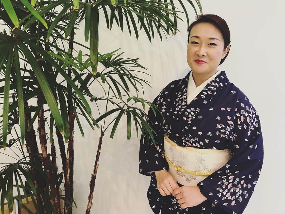 のインスタグラム：「ハッピードリーム〜歌の贈りもの〜に出演させていただきました！久しぶりのステージでの歌唱、緊張しましたが楽しかったです😊皆さん、是非お聴きください😊﻿ ﻿ ラジオ日本﻿ ハッピードリーム〜歌の贈りもの〜﻿ 7月29日(水)15:00〜16:00﻿ ﻿ #ハッピードリーム #上杉香緒里﻿」