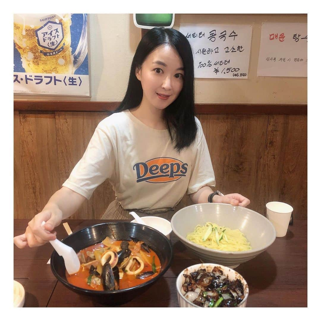 カン・ハンナさんのインスタグラム写真 - (カン・ハンナInstagram)「・﻿ ﻿ ﻿ コロナ感染者数がどんどん増えてきて心配ではありますが、久しぶりに何でも話せる友達と懐かしい韓国料理を食べに行ってきました😊　﻿ ﻿ ﻿ ずっと食べたかった韓国式のガンジャージャー麺と赤いちゃんぽん、そしてタンスユク。息苦しいほど食べてしまいましたが、とても美味しかったです！お客さんもほとんどが日本に住んでいる韓国の方々で、韓国に帰った気持ちでした🧡　﻿ ﻿ ﻿ 気分転換もできたので、また頑張ります❣️一年以上準備している大きな仕事がだんだん形になってきていますので、最後の最後までしっかり準備を整えて満を持したいと思います。あと少しでご報告できればと思いますので、どうぞよろしくお願い致します。﻿ ﻿ ﻿ ﻿ ﻿ ﻿ #韓国料理　#韓国風の中華料理﻿ #肉アンド麺　#ガンジャージャー麺﻿ #タンスユク　#最高でした　﻿ #リフレッシュの時間﻿ #오랜만에텐션업　#뭔들안맛있을까요 ﻿ ﻿ ﻿ ﻿ ﻿」7月29日 13時55分 - kang_hanna_jp