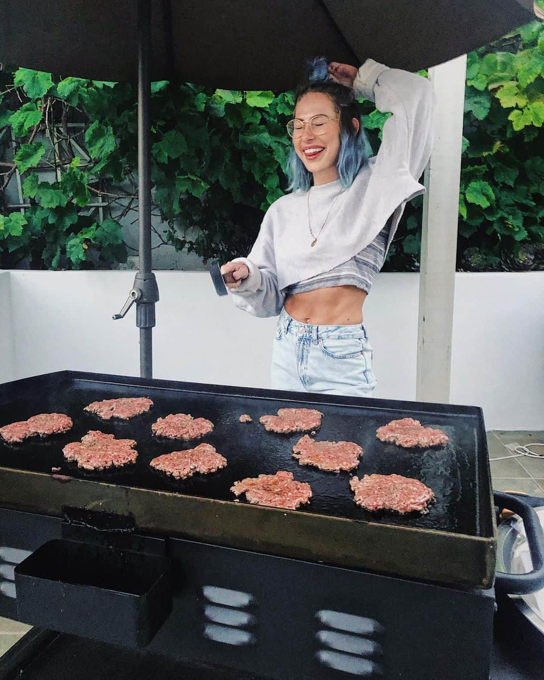 Carter Cruiseさんのインスタグラム写真 - (Carter CruiseInstagram)「let’s smash... burgers 🌚」7月29日 13時53分 - cartercruise