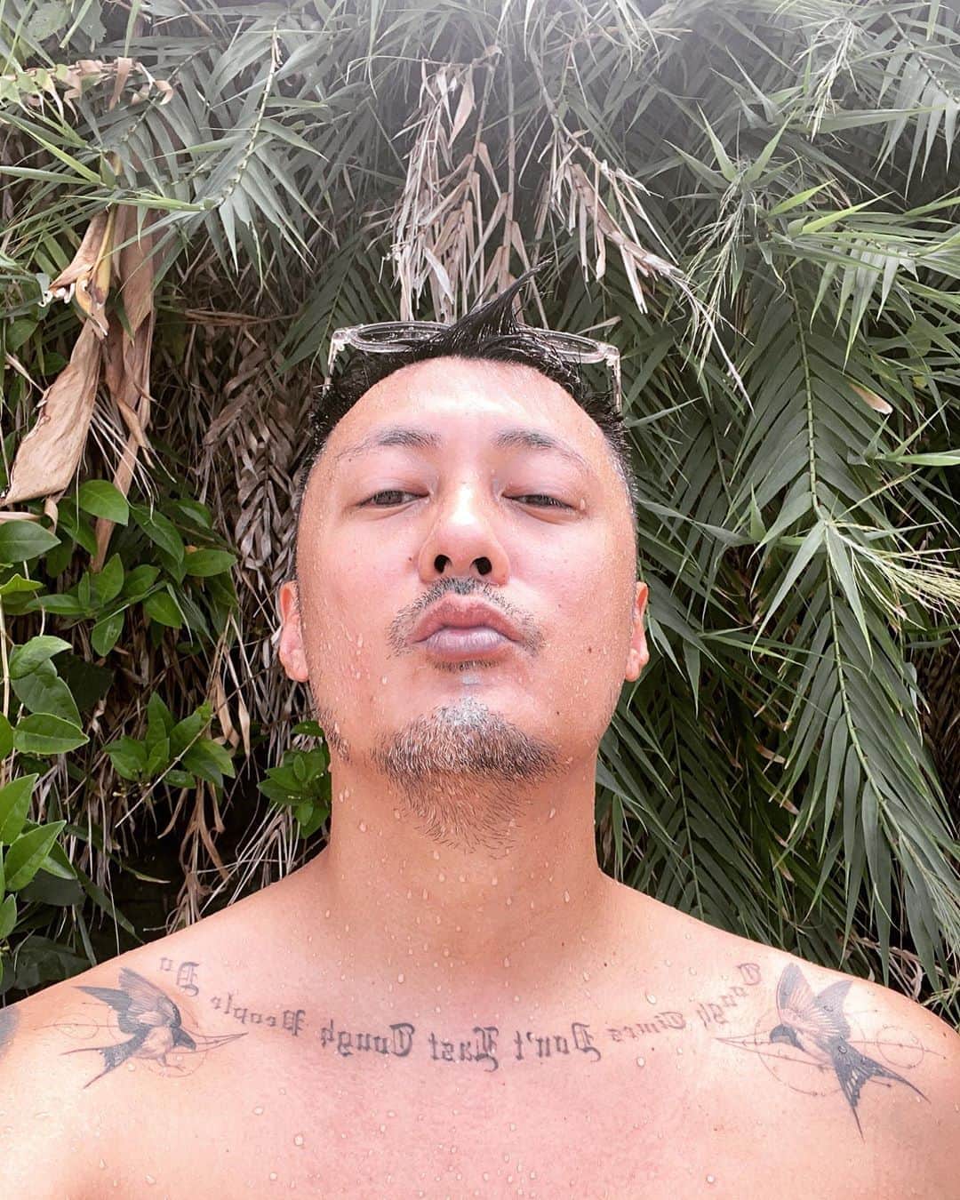 余文樂のインスタグラム：「繼續曬☀️」