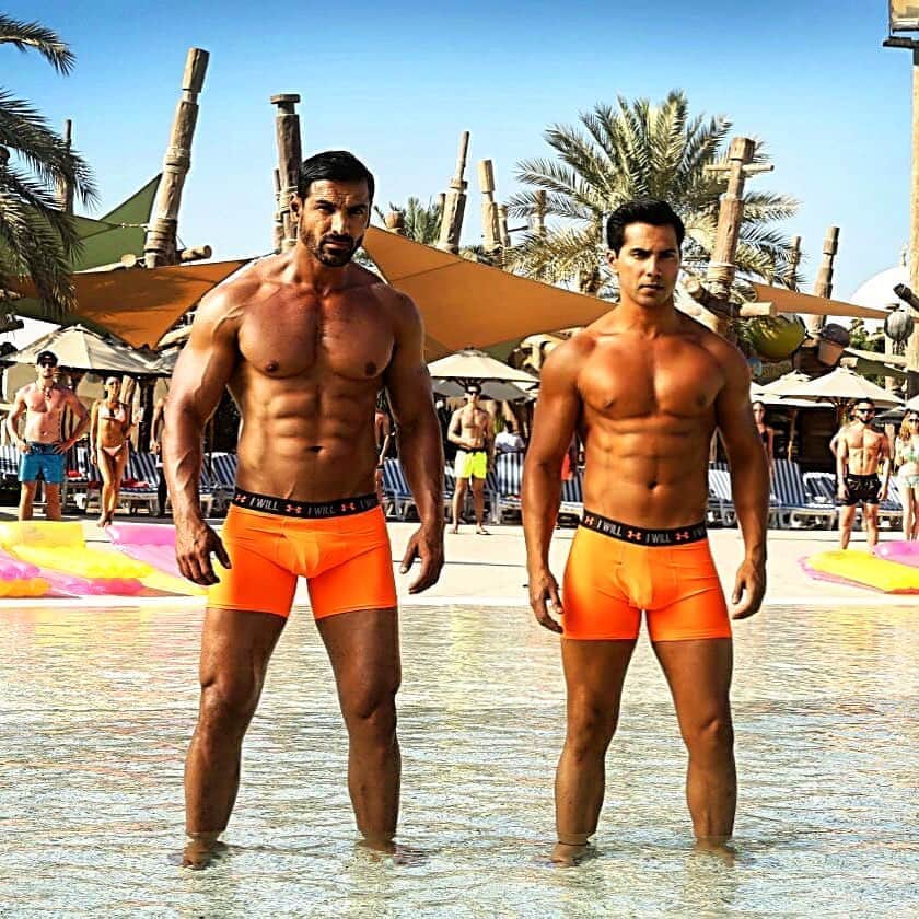 Varun Dhawanさんのインスタグラム写真 - (Varun DhawanInstagram)「#4yearsofdishoom 🤜  This was one of the best teams I worked with . 2 of my elder brothers always had my back. Maybe its time to get the band back together. Also John ate 21 water melons in one day  while filming in the dessert.    @thejohnabraham @jacquelinef143 #rohitdhawan @nadiadwalagrandson @saqibsaleem #akshayekhanna @kamera002 @tarunkhanna23.tk」7月29日 14時48分 - varundvn