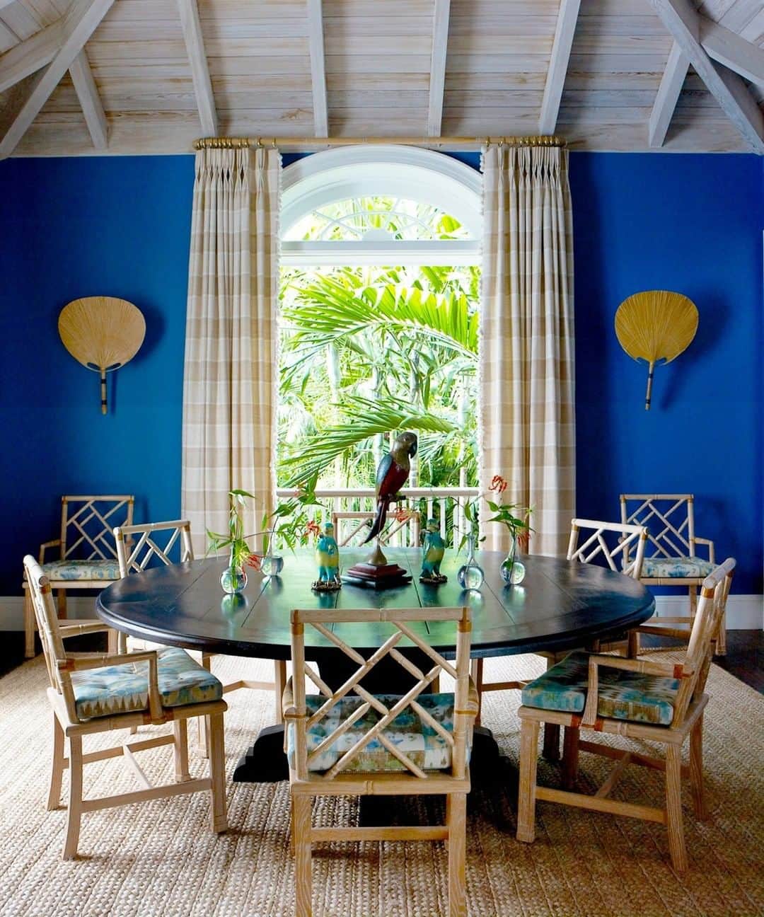 Meganさんのインスタグラム写真 - (MeganInstagram)「A tropical dining room by interior designer Tom Scheerer in Florida 🌴⁠ -⁠ -⁠ -⁠ -⁠ #florida #miamikeys #TomScheerer #bamboofurniture #vogueliving #theworldofinteriors #cabanamagazine #archdigest #eclecticdecor	#tropicalvibes」7月29日 14時41分 - zanzan_domus