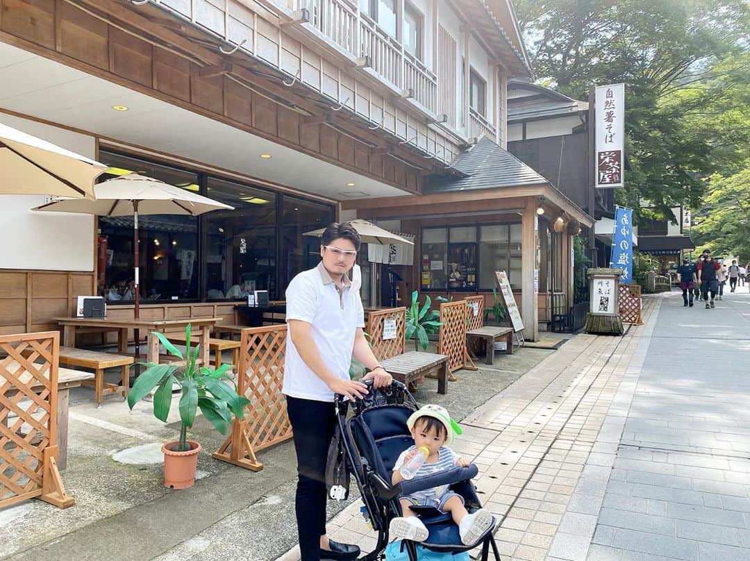 Momoeのインスタグラム：「. .  高尾山🌟 お土産たくさんあったよ🥺✨ （でんでん太鼓しか買ってない） . . #happy #家事 #育児 #family #家族 #boy #smile #男の子 #息子 #code #love #lucky #kids #子供 #thankyou #宝物 #ベビー #fashion #follow #心 #縁 #パパ #ママ #家族写真 #男の子ママ #赤ちゃん写真 #photo #子育て #1歳 #flower」