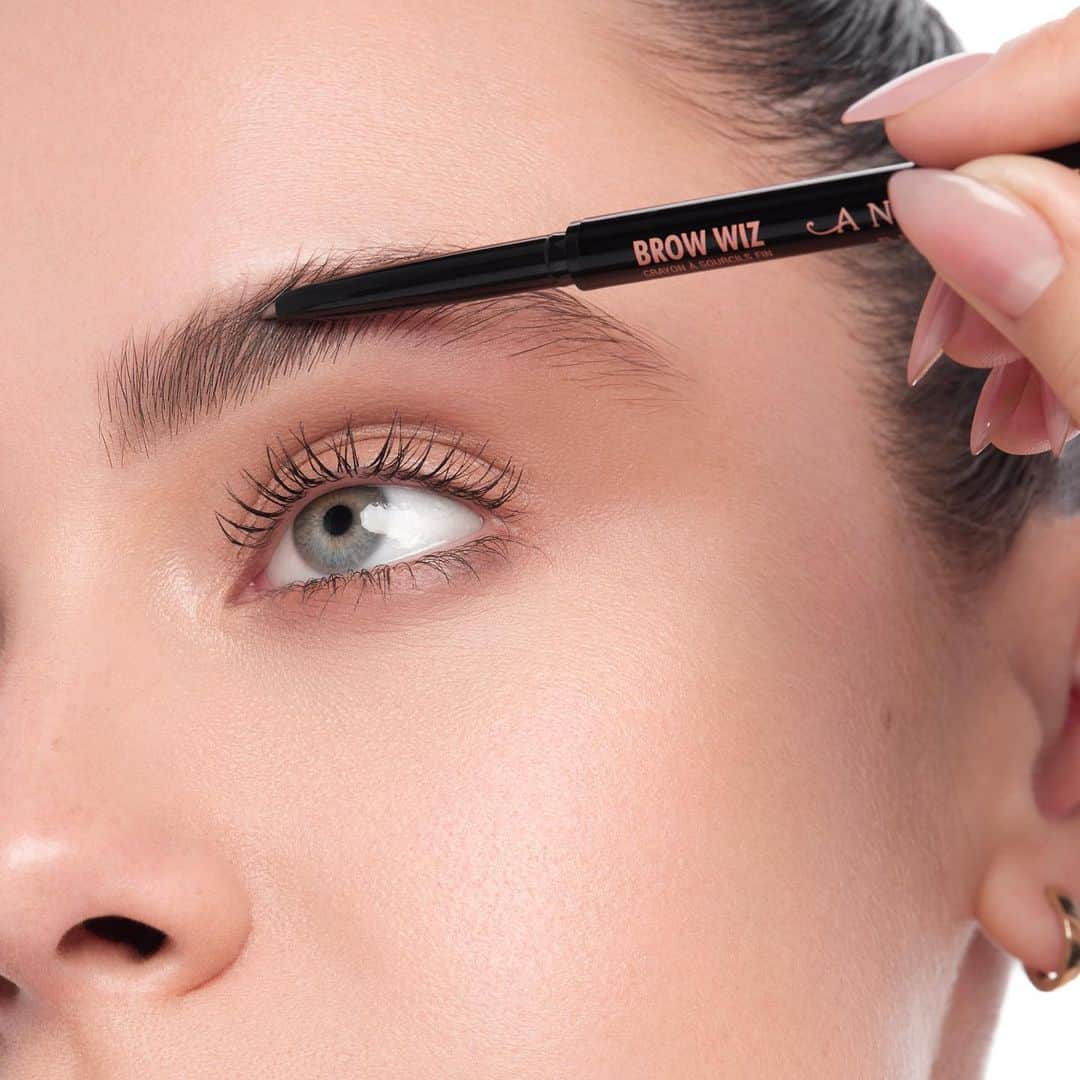 Anastasia Beverly Hillsさんのインスタグラム写真 - (Anastasia Beverly HillsInstagram)「Our ride or die brow product is Brow Wiz   It’s the quickest way to perfect brows to look their best.   The formula glides on effortlessly to fill in sparse areas, define arches or create the appearance of brow hair.  #anastasiabrows #browwiz」7月29日 14時56分 - anastasiabeverlyhills