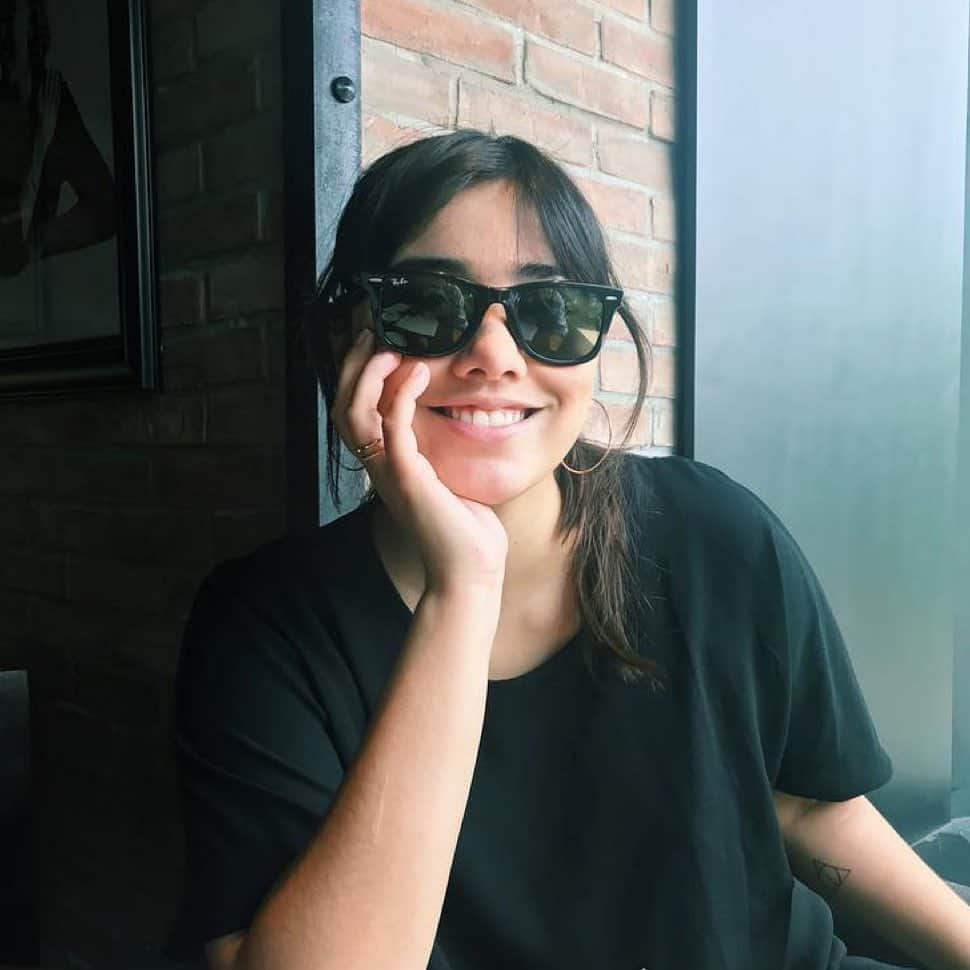 ローレン・ヤングのインスタグラム：「Throwback to the time I had bangs and when @jumpingchicken and I could still go out for brunch 😅」