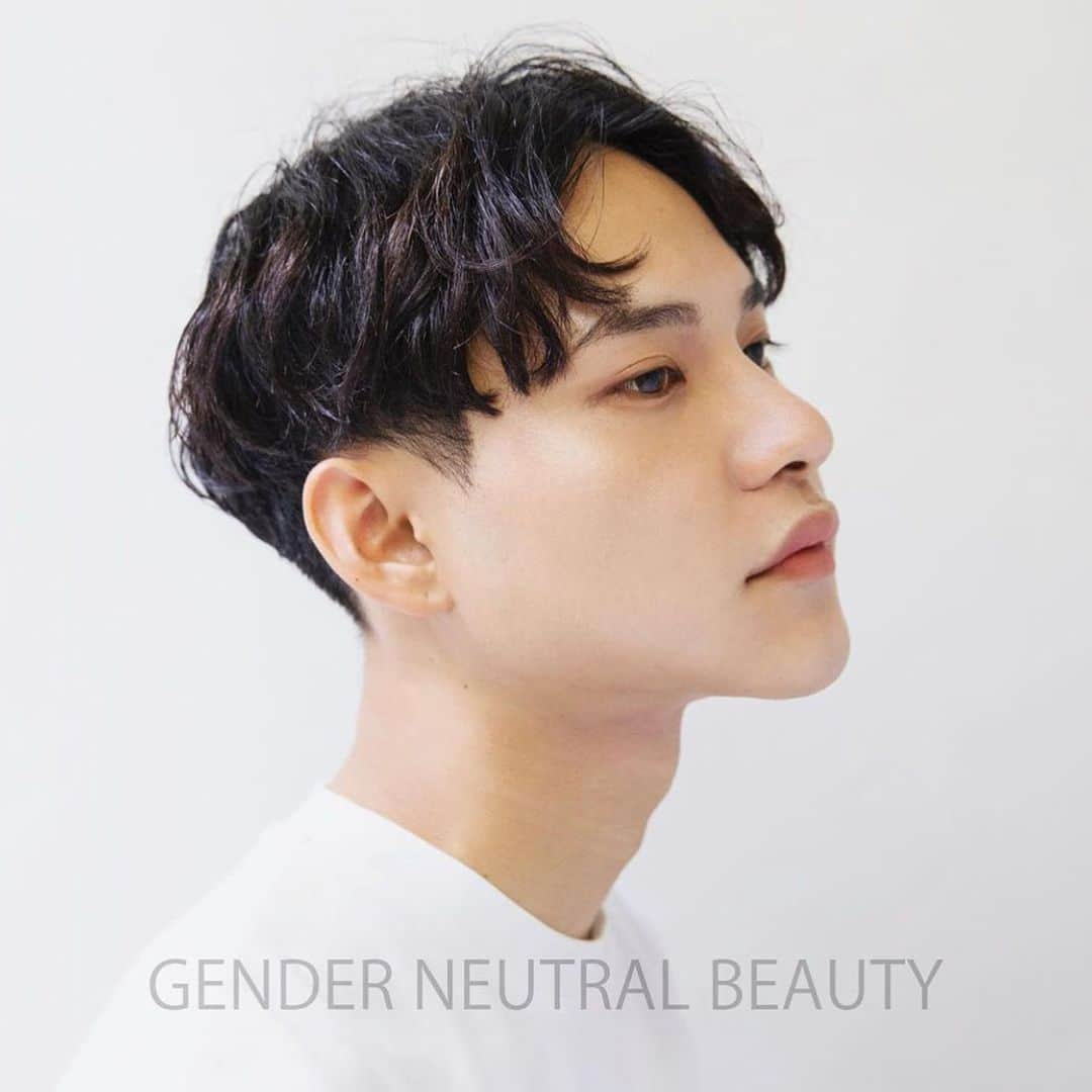 Hairsalon BREEN Tokyoさんのインスタグラム写真 - (Hairsalon BREEN TokyoInstagram)「GENDER NEUTRAL BEAUTY "男らしく、女らしく、ではなく"自分らしく美しく"  #ハンサムショート  #センター分け  #トランクスショート  #ジェンダーレス女子  #ジェンダーレス男子  #ジェンダーレスショート  #原宿美容室  #美容師求人 #中性的女子  #中性的男子」7月29日 15時03分 - hairsalon_breen_tokyo