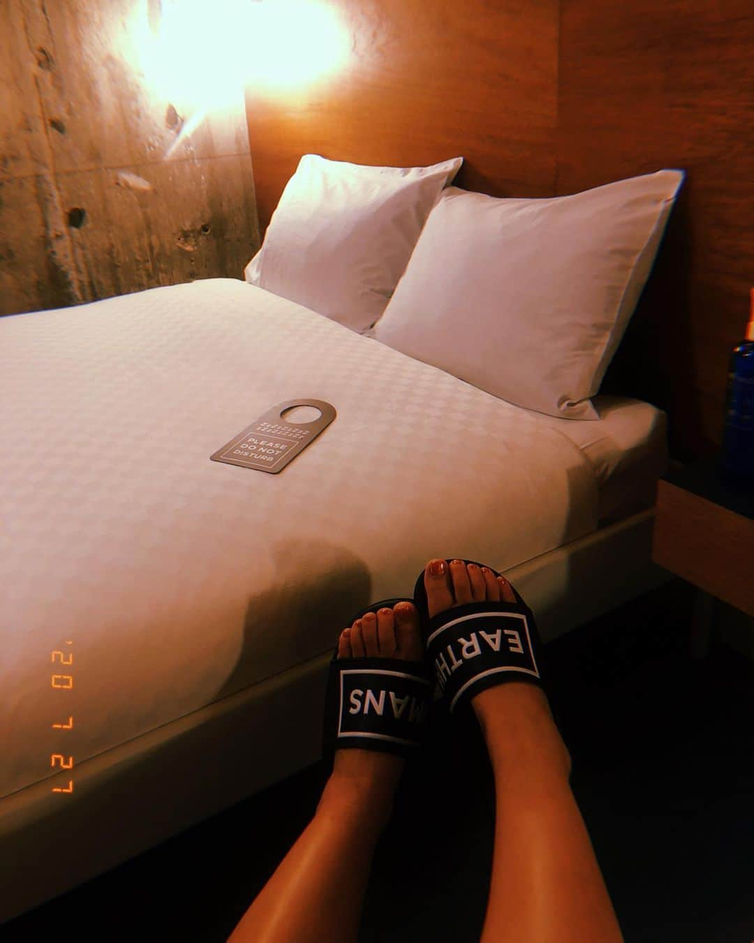 広野あさみさんのインスタグラム写真 - (広野あさみInstagram)「EATHMANS HOTEL AMEMURA. Please do not disturb.zzz 💤  セルフチェックインで楽々な @earthmans_amemura ✨  お洒落なルーフトップが とても開放的💫✨」7月29日 15時15分 - asamihirono