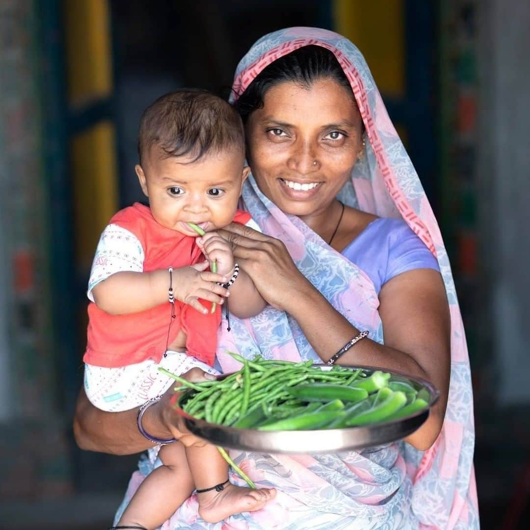 unicefさんのインスタグラム写真 - (unicefInstagram)「🌾 🍽️ 👶🏽 From farm to plate to a growing young mind. Efforts to slow the spread #COVID19 are making it harder to produce, transport and buy the nutritious foods that children need to survive. But a programme in India is delivering freshly grown vegetables to families at home, ensuring children like Mityasi keep growing up healthy and strong.⠀ ⠀ © UNICEF/Panjwani」7月30日 0時45分 - unicef