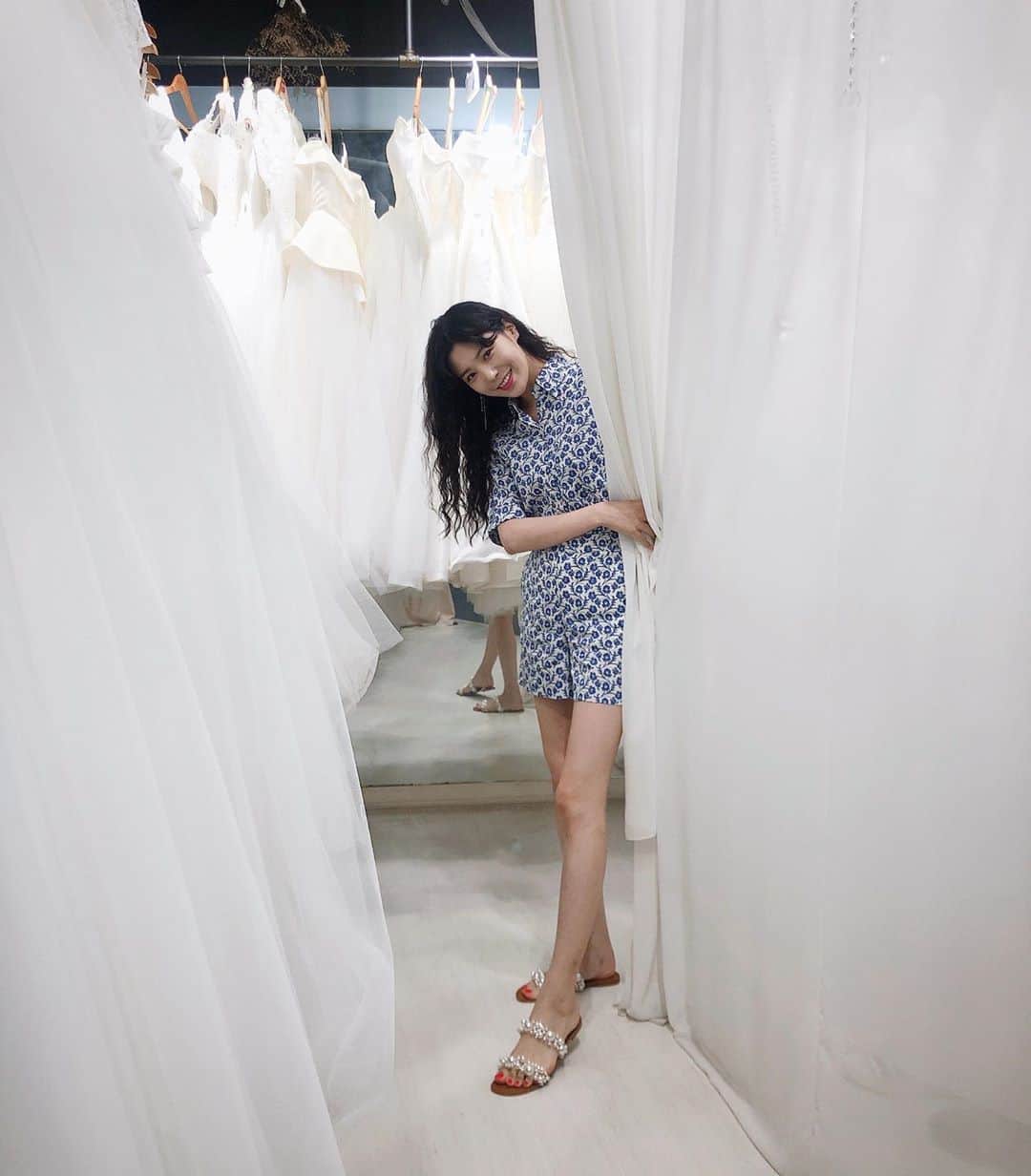 リジ さんのインスタグラム写真 - (リジ Instagram)「장소 대관하다가 본 드레스에 눈돌아감👀❤️」7月30日 0時47分 - luvlyzzy
