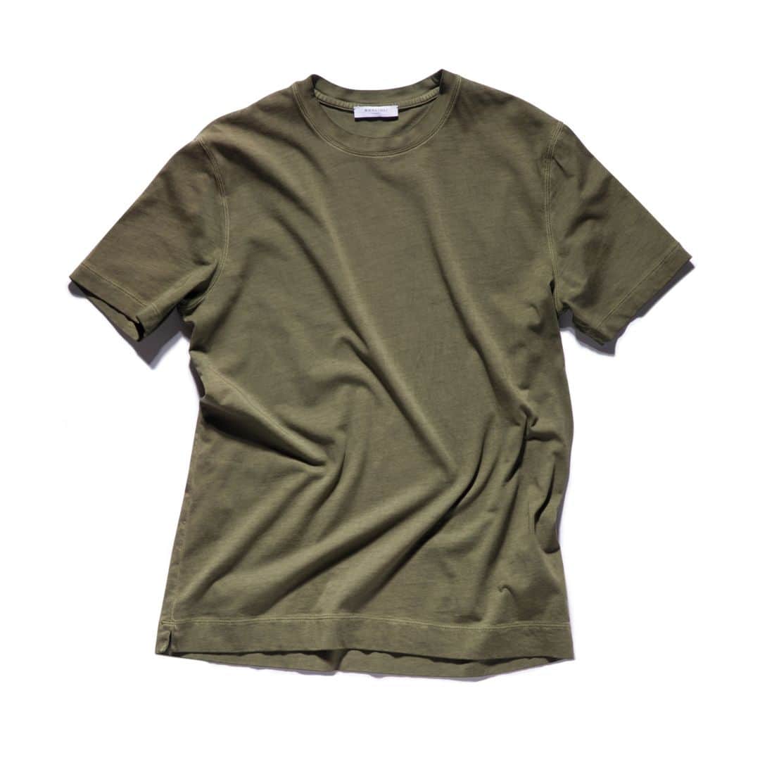 ボリオリさんのインスタグラム写真 - (ボリオリInstagram)「.⁣ Short-sleeved T-shirt crafted from pure green cotton interlock with a lightweight, compact texture.⁣ .⁣ .⁣ .⁣ .⁣ ⁣  #SS20 #Boglioli #bogliolimilano #softtailoring #tshirt  #casualstyle #cottonfabric」7月30日 0時50分 - boglioliofficial