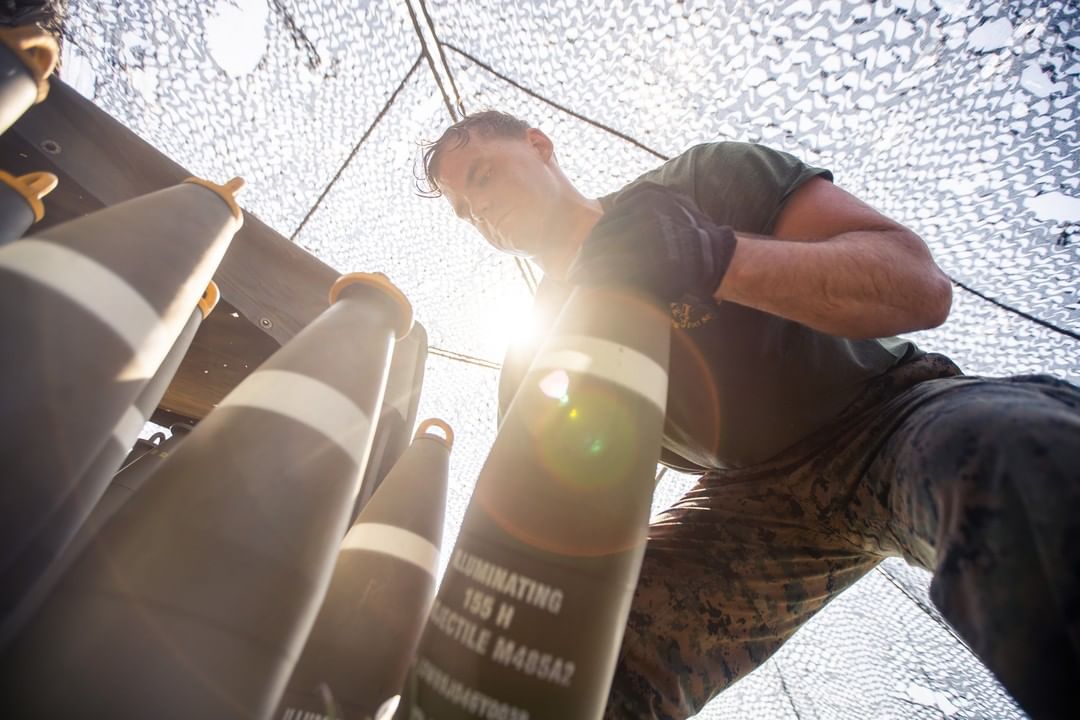 アメリカ海兵隊さんのインスタグラム写真 - (アメリカ海兵隊Instagram)「You Light Up My Life  Lance Cpl. Anthony Mink, a cannoneer with 14th Marine Regiment, @4thmardiv adjusts an artillery round before a live-fire range at Fort Pickett, Virginia.   Marines maintain readiness by annually conducting training to go, fight, and win at a moment’s notice. (U.S. Marine Corps photo by Sgt. Niles Lee)  #USMC #Marines #Military #Artillery」7月30日 1時00分 - marines